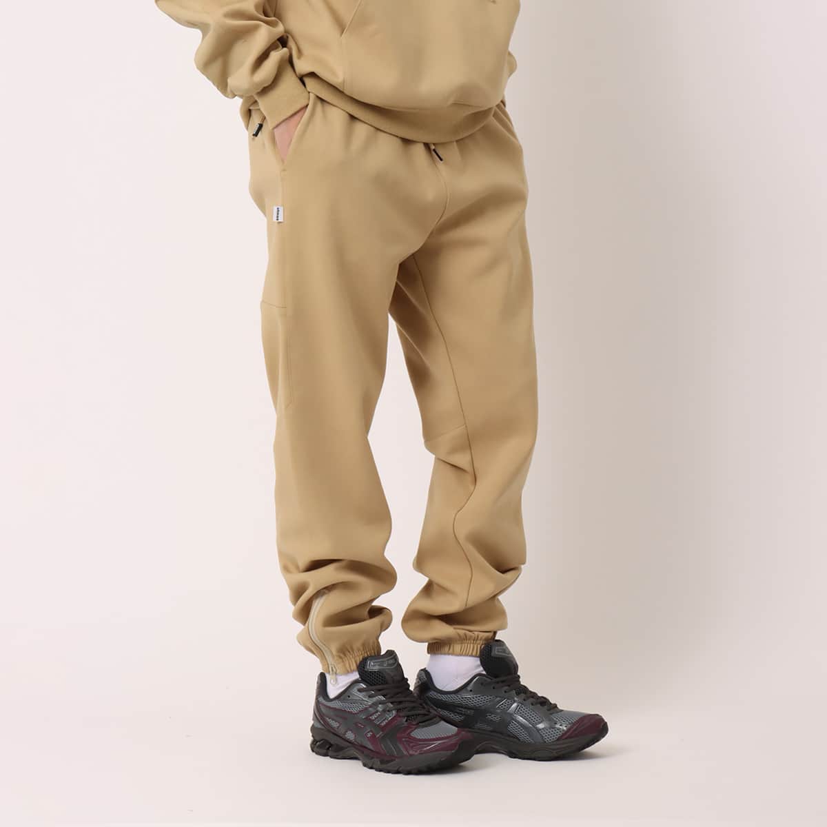 atmos Cardboard Knit Pants BEIGEの画像