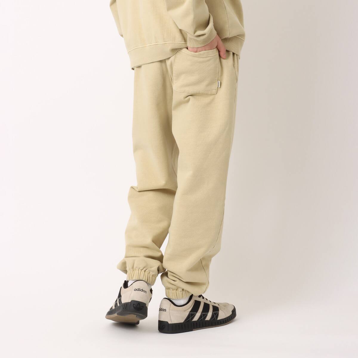 atmos Pigment Sweat Pants BEIGEの画像