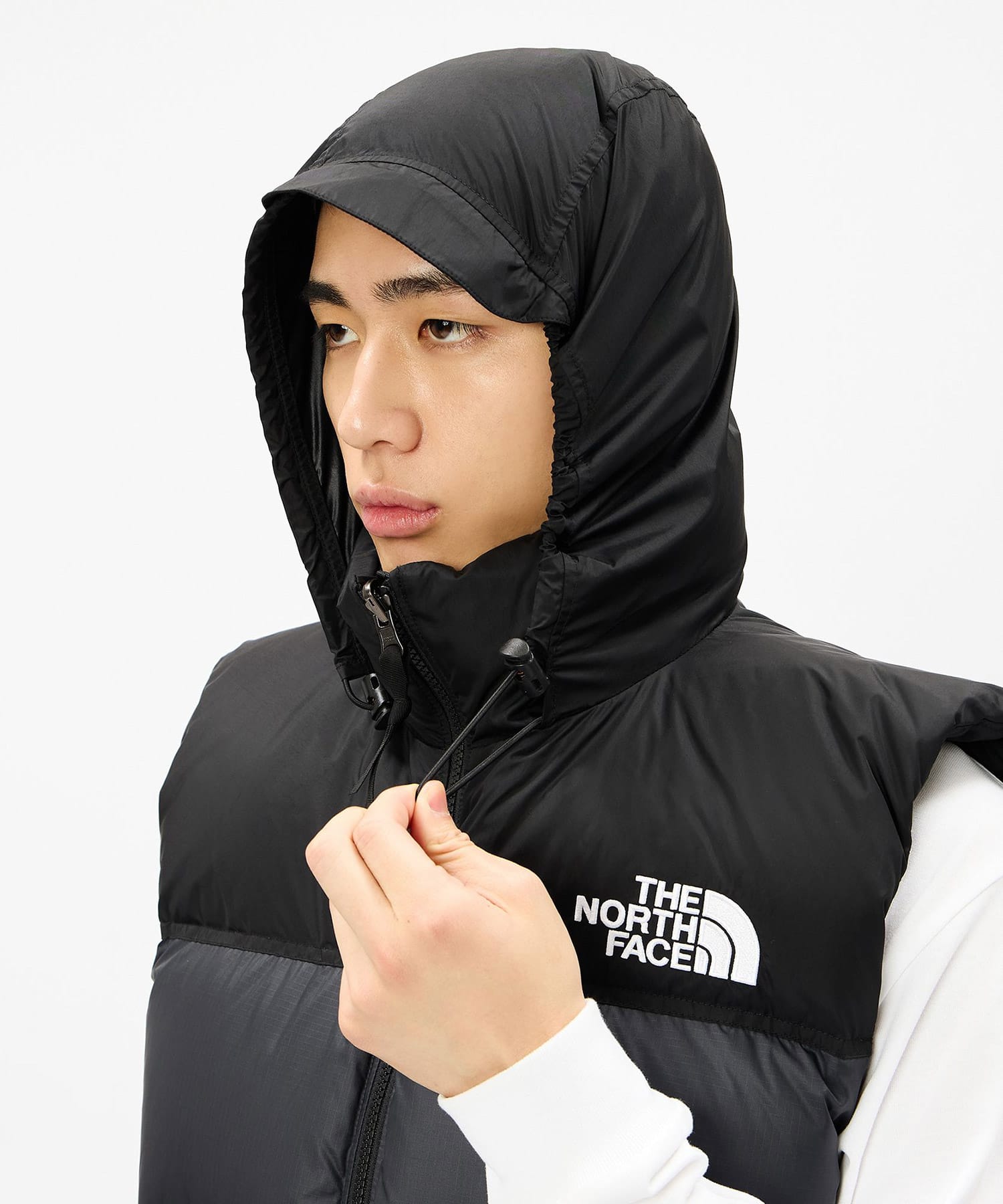THE NORTH FACE NUPTSE VEST ブラックの画像