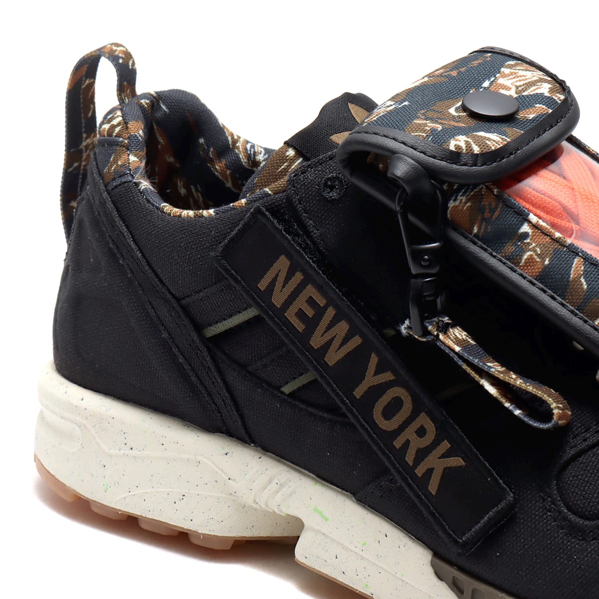 adidas ZX 8000 OUT THERE CORE BLACK/COLLEGIATE ORANGE/GUM 2 21SS-I