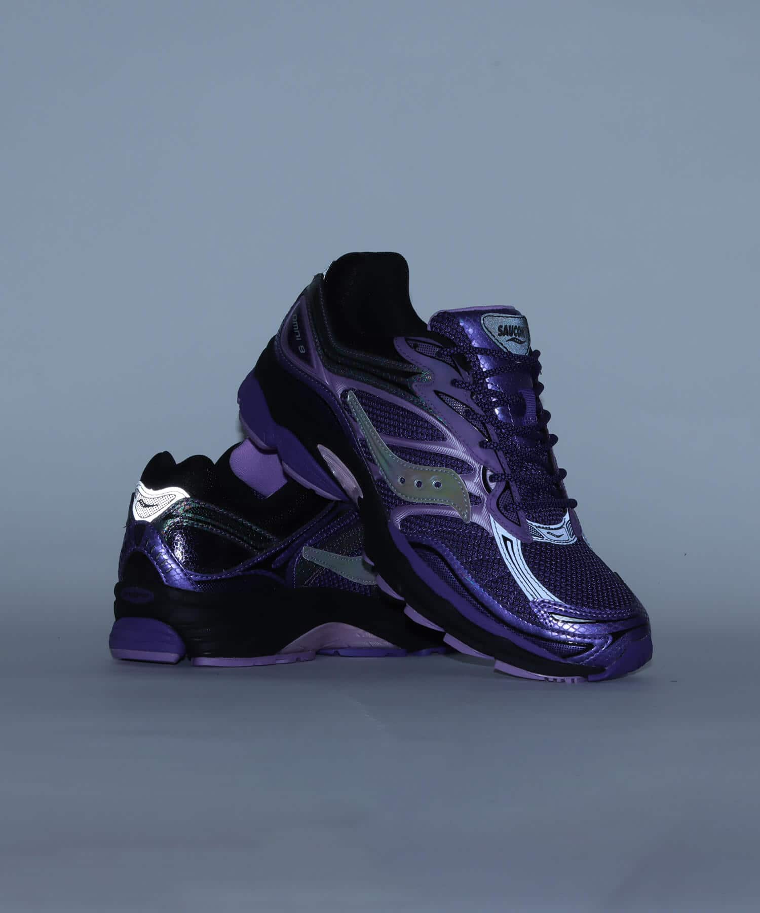 Saucony Progrid Omni 9 PINK GLOWAの画像