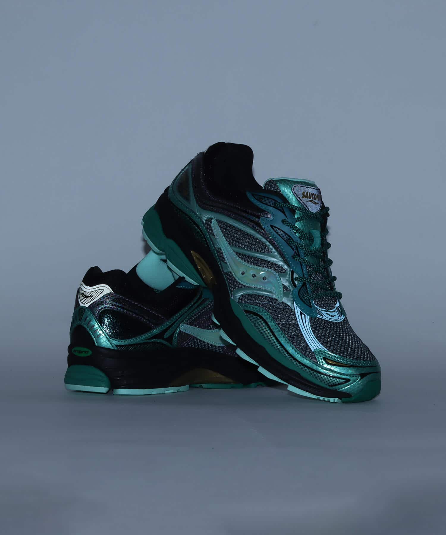 Saucony Progrid Omni 9 GREEN GLOWAの画像