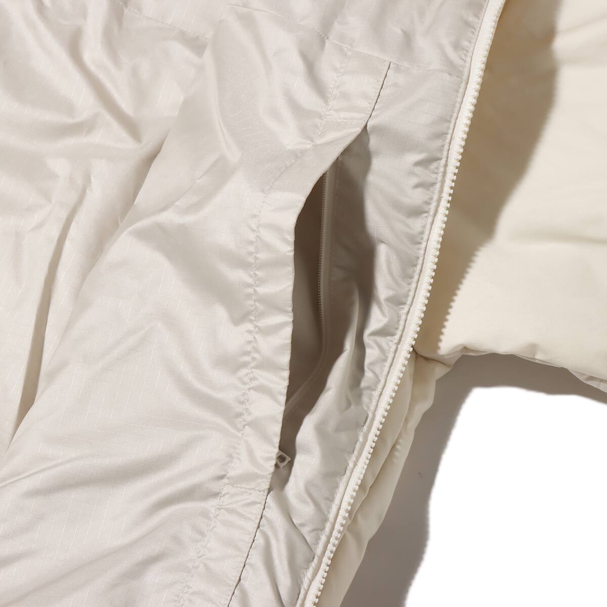 nanamica Insulation Jacket Natural 23FA-Iの画像
