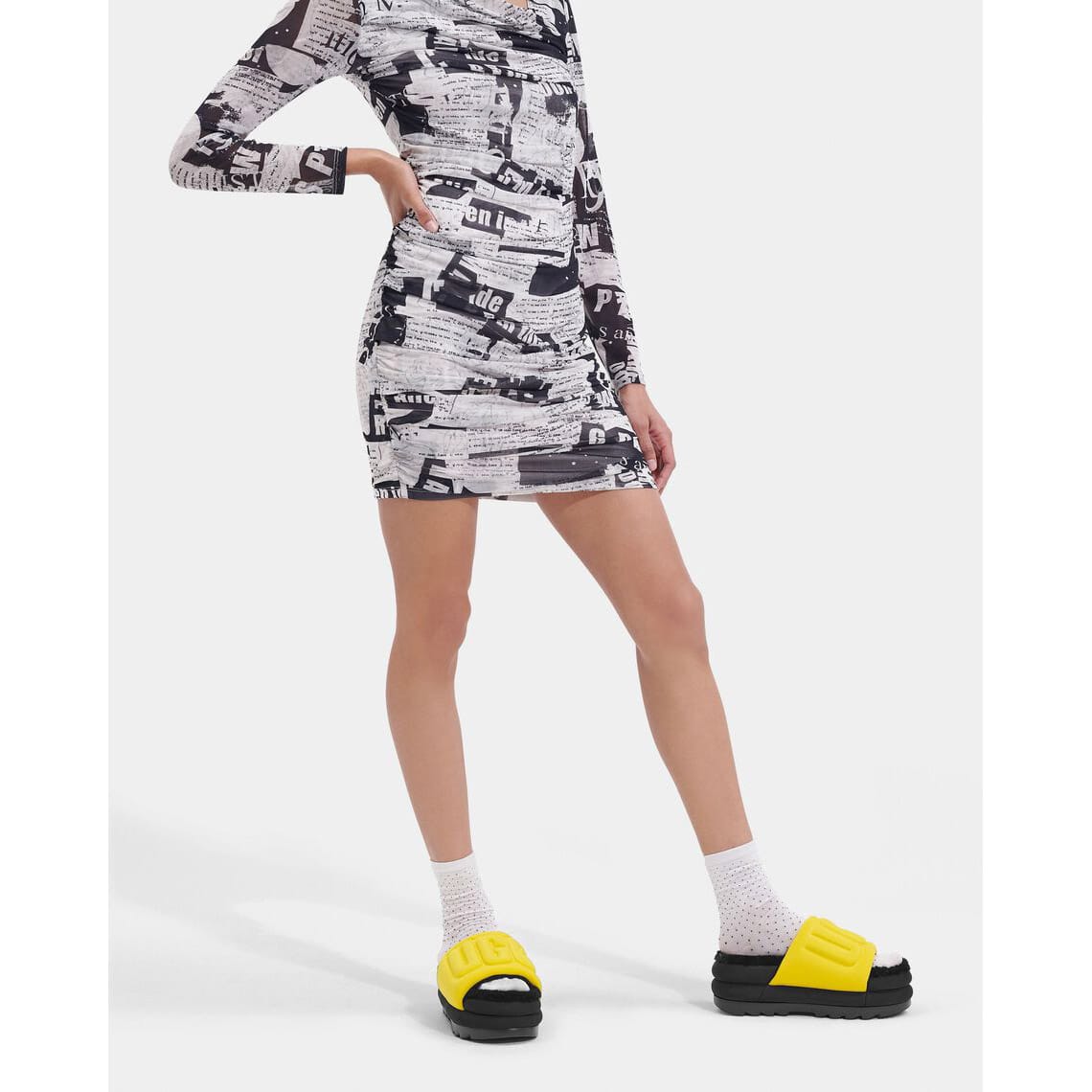 UGG W MAXI GRAPHIC SLIDE CANARY / BLACK 22FW-Iの画像