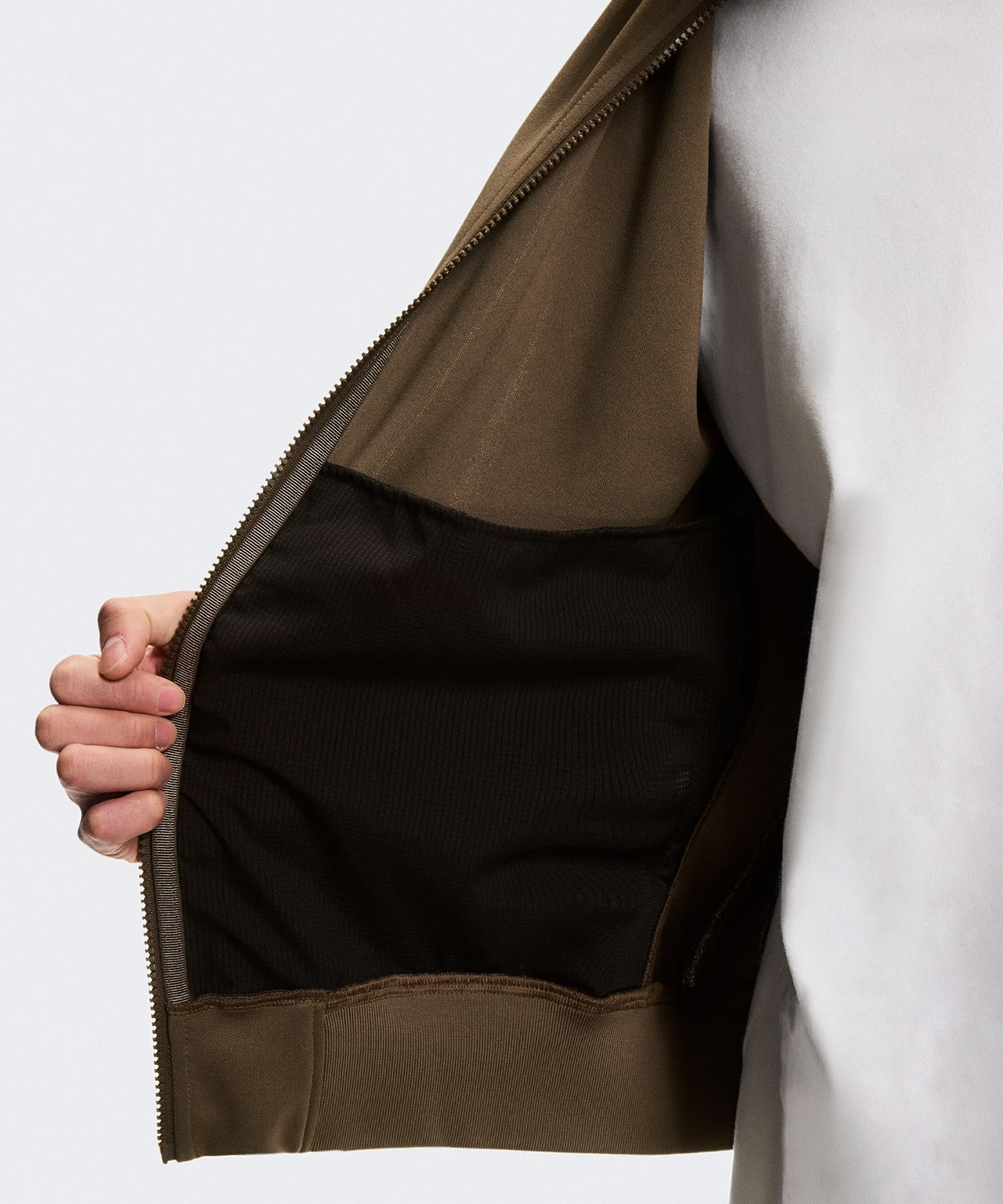 On Track Jacket 1 M Year of the Horse Grizzlyの画像