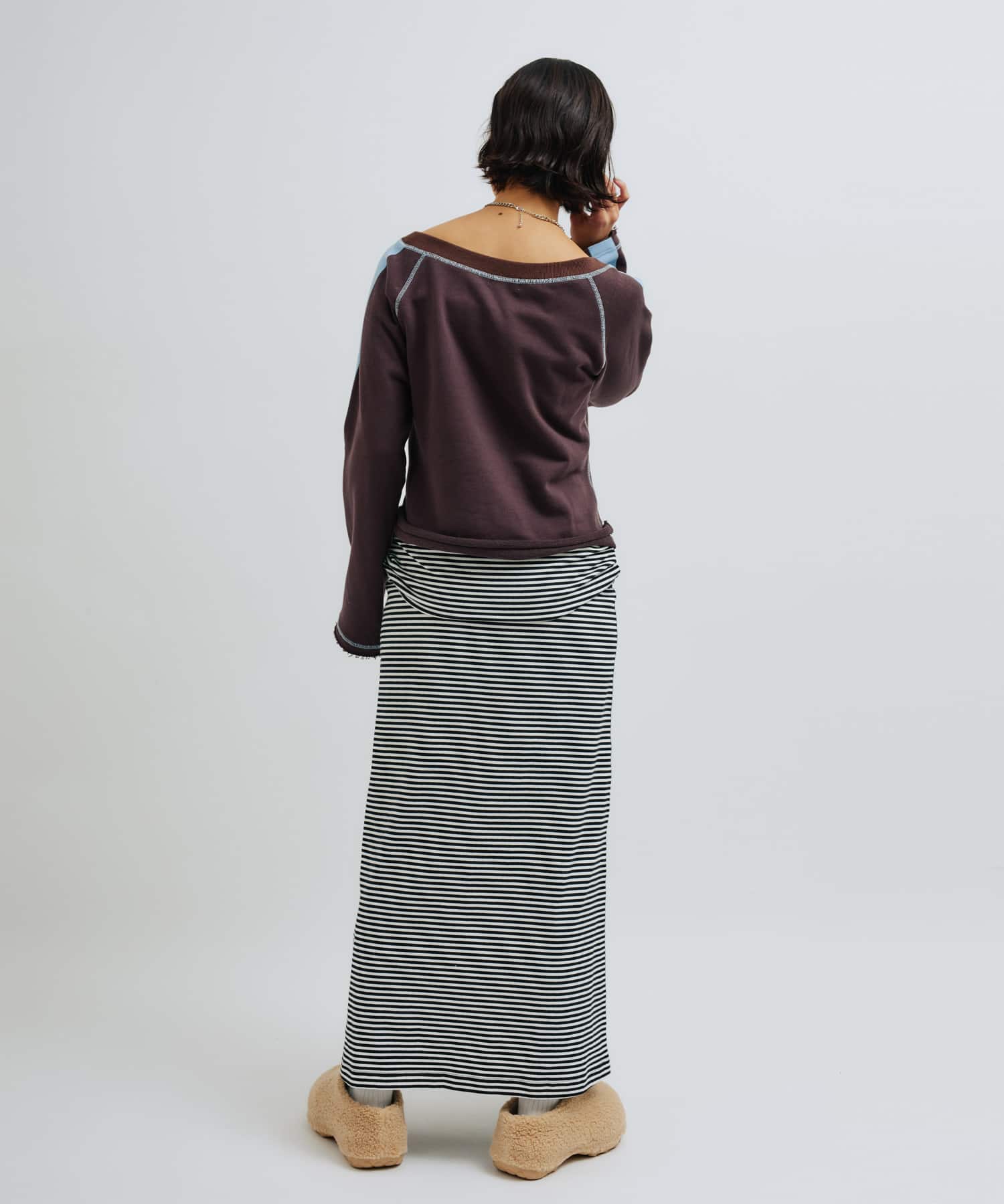 atmos pink Numbering Sweat Top BROWNの画像
