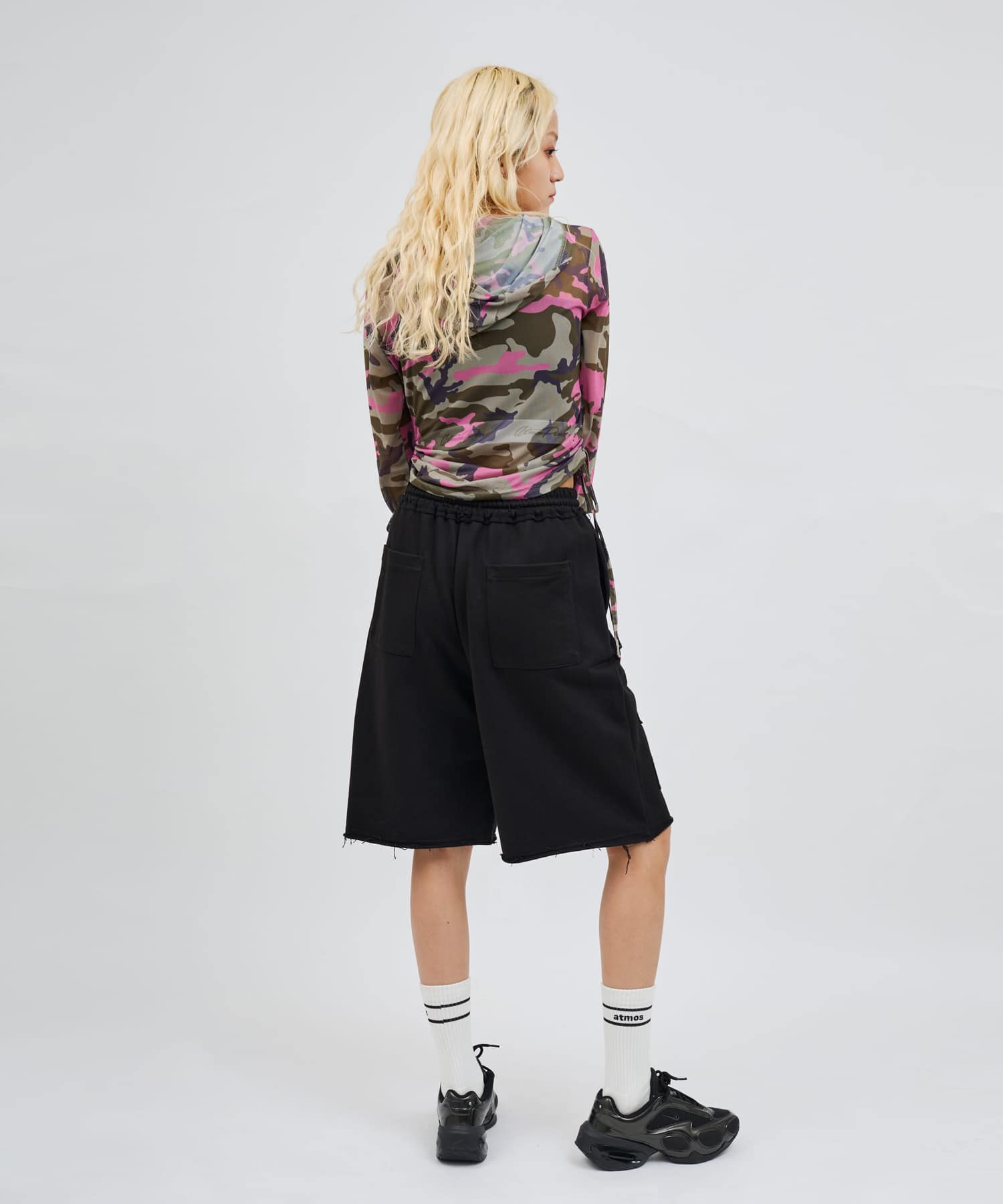 atmos pink Damaged Half Sweat Pants BLACKの画像