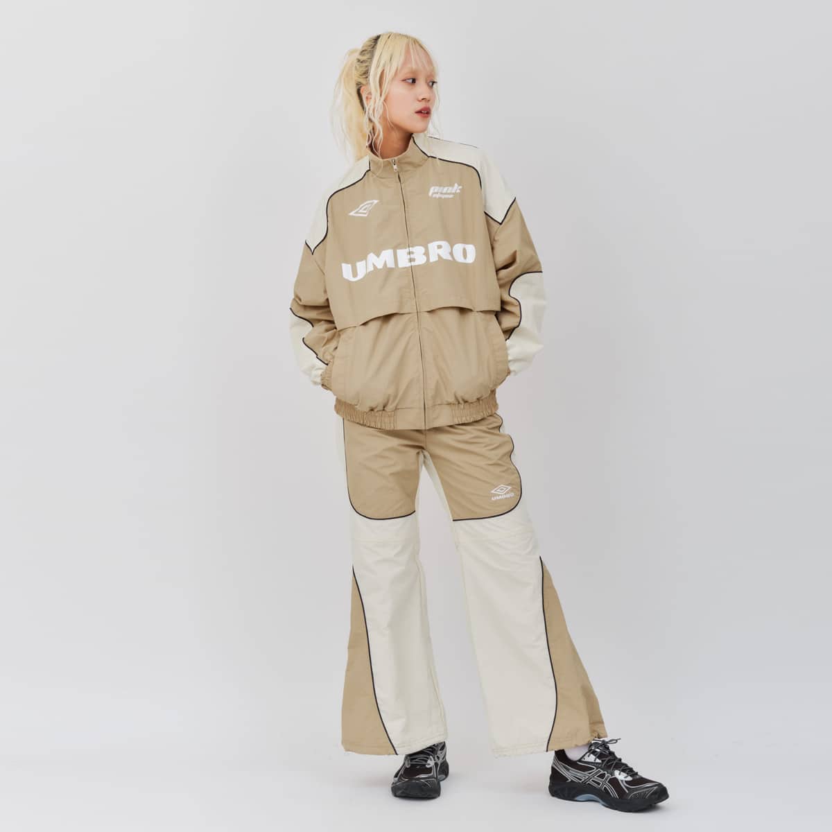 UMBRO × atmos pink Track Jacket BEIGEの画像