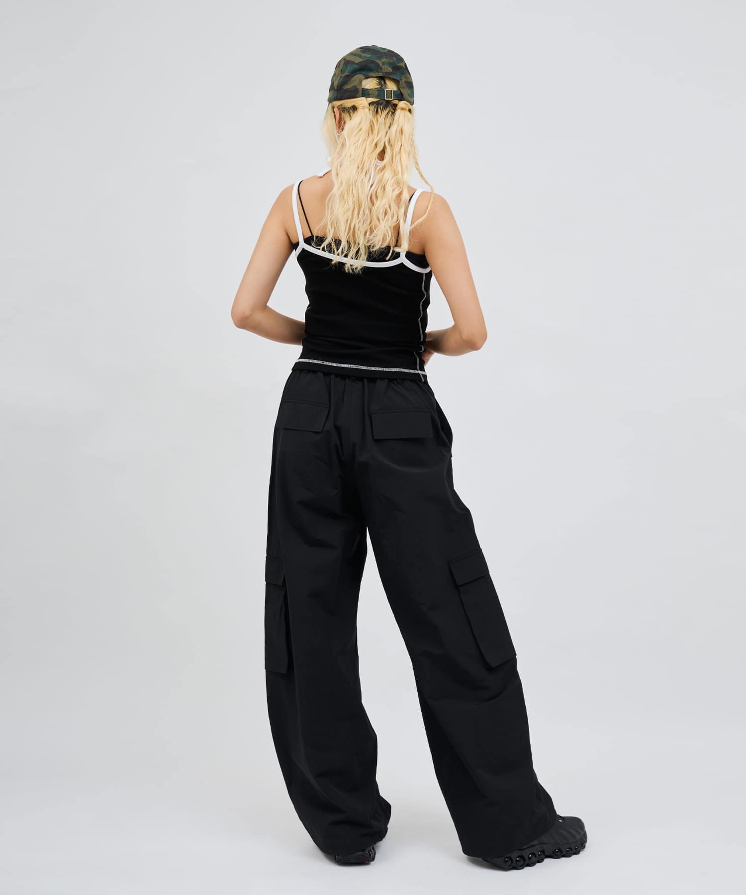 atmos pink Halter Neck Camisole BLACKの画像