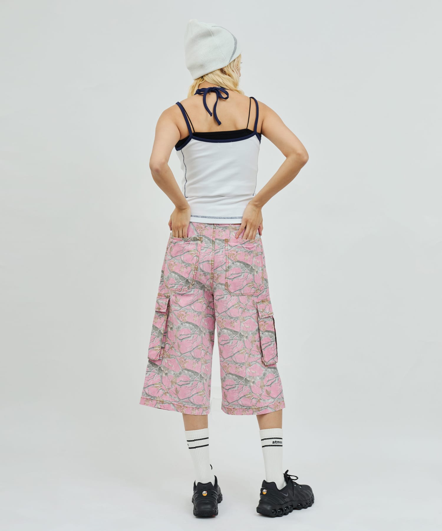 atmos pink Halter Neck Camisole WHITEの画像