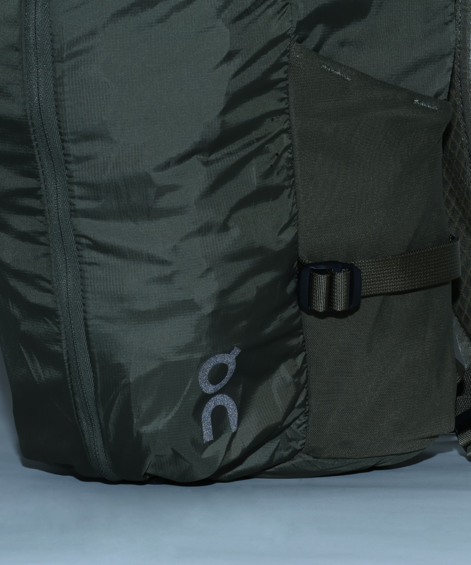 On Speed Pack 18L Lite OLIVEの画像