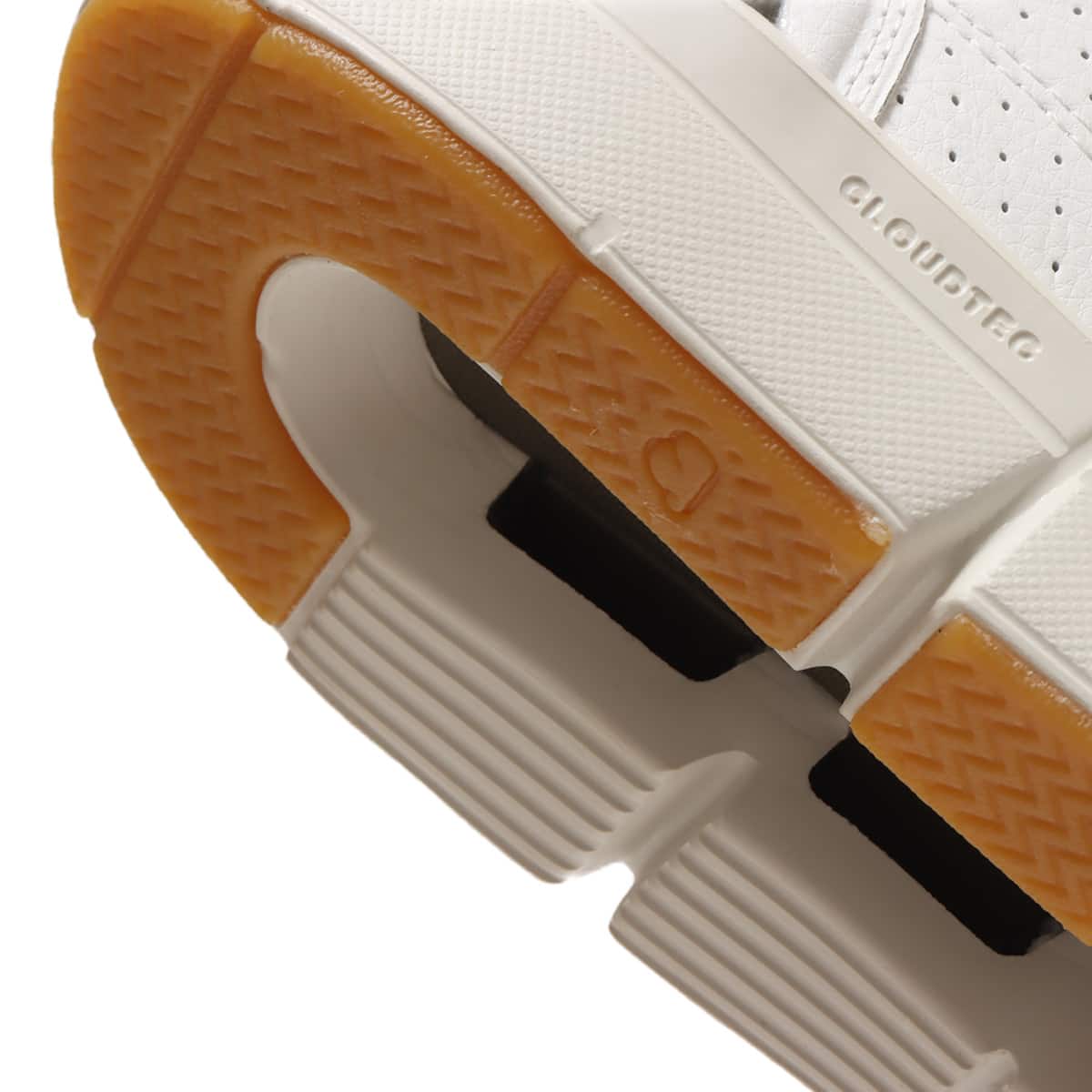 On THE ROGER Centre Court 1 White | Oliveの画像
