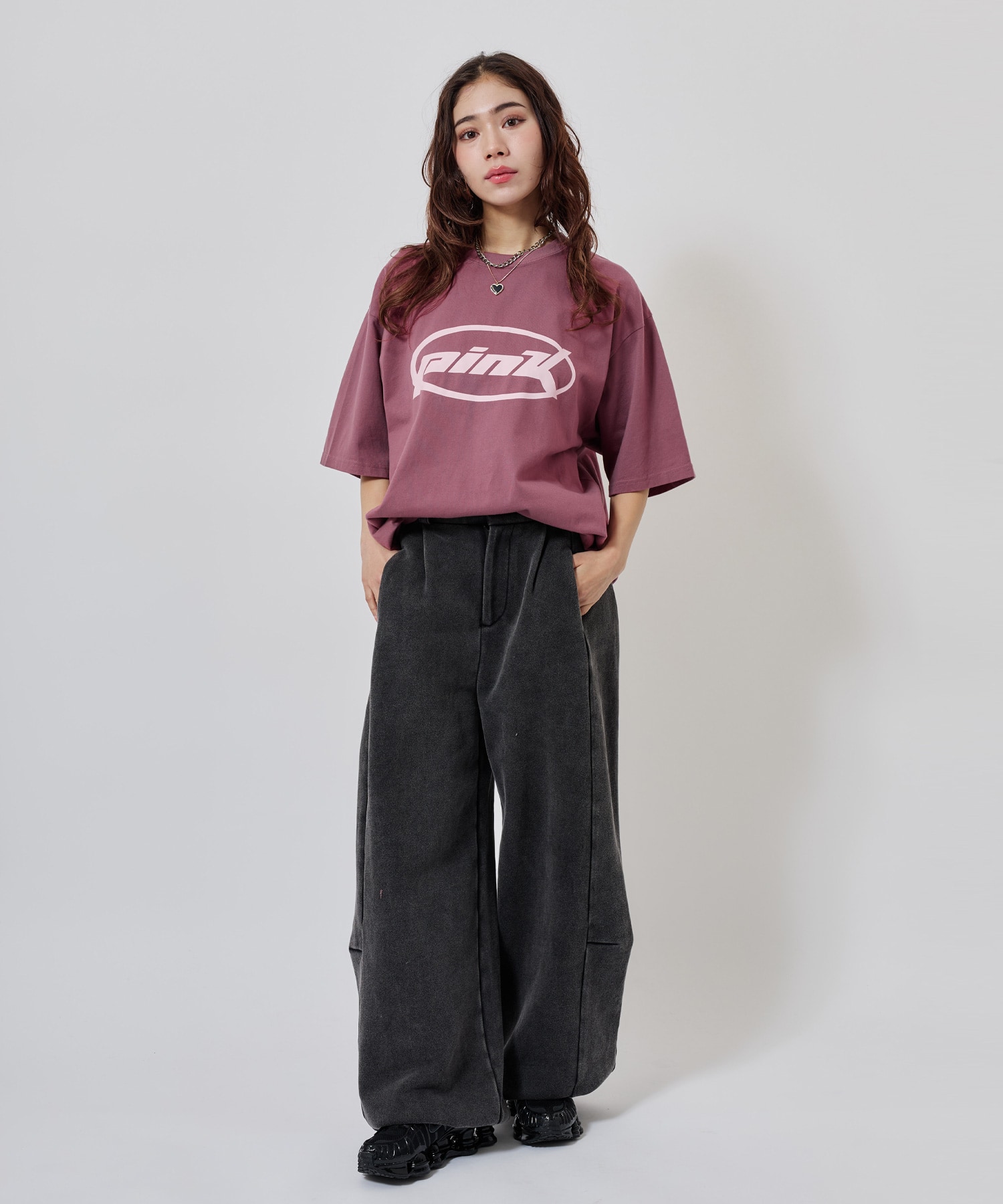 atmos pink Curve Sweat Pants CHARCOALの画像