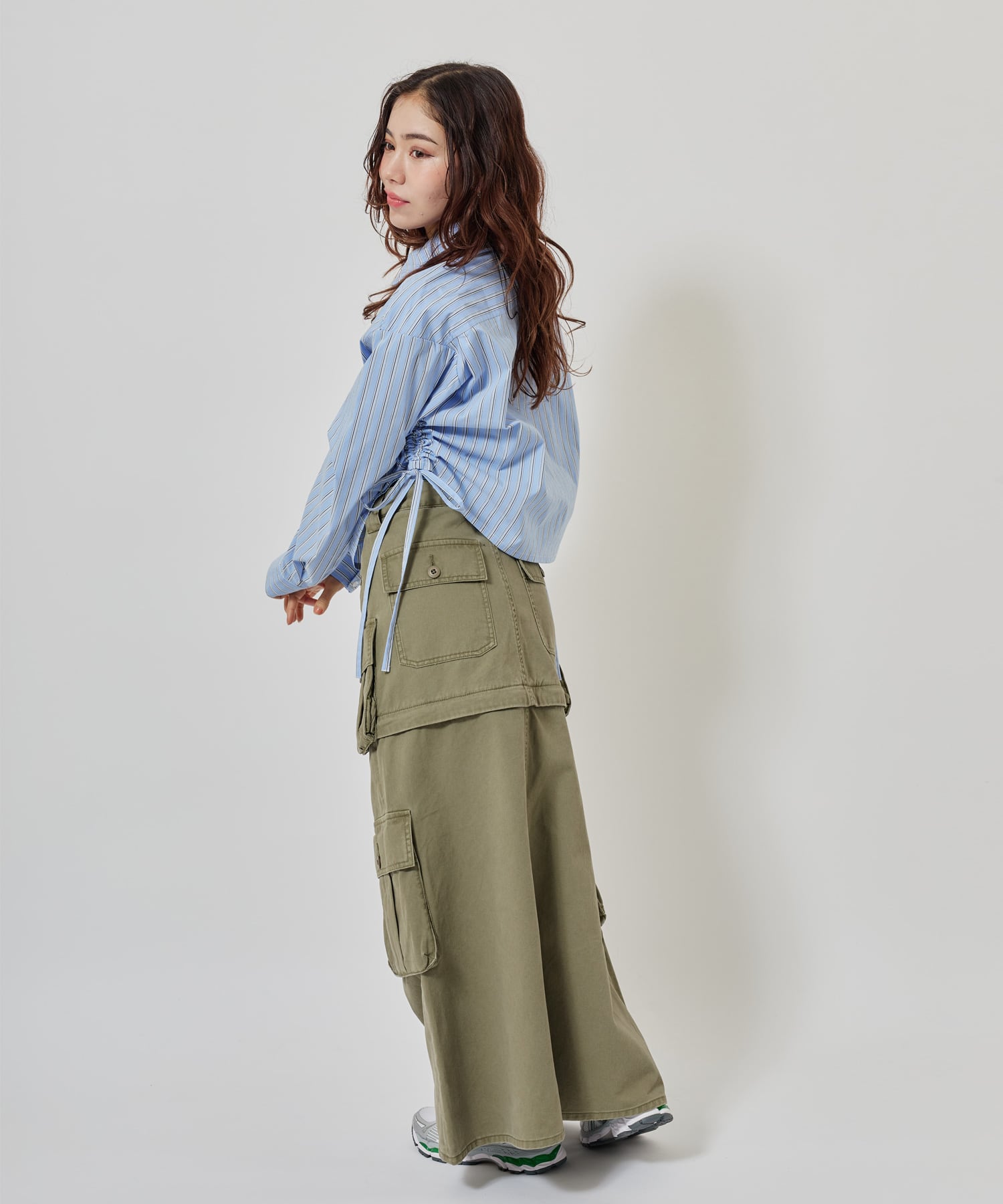 atmos pink Shirring Cropped Shirt SAXの画像