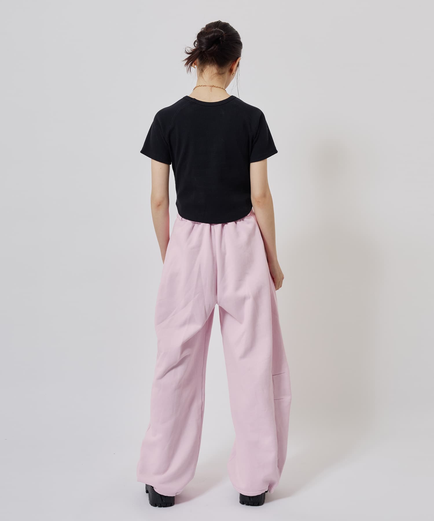 atmos pink Logo T-shirt BLACKの画像