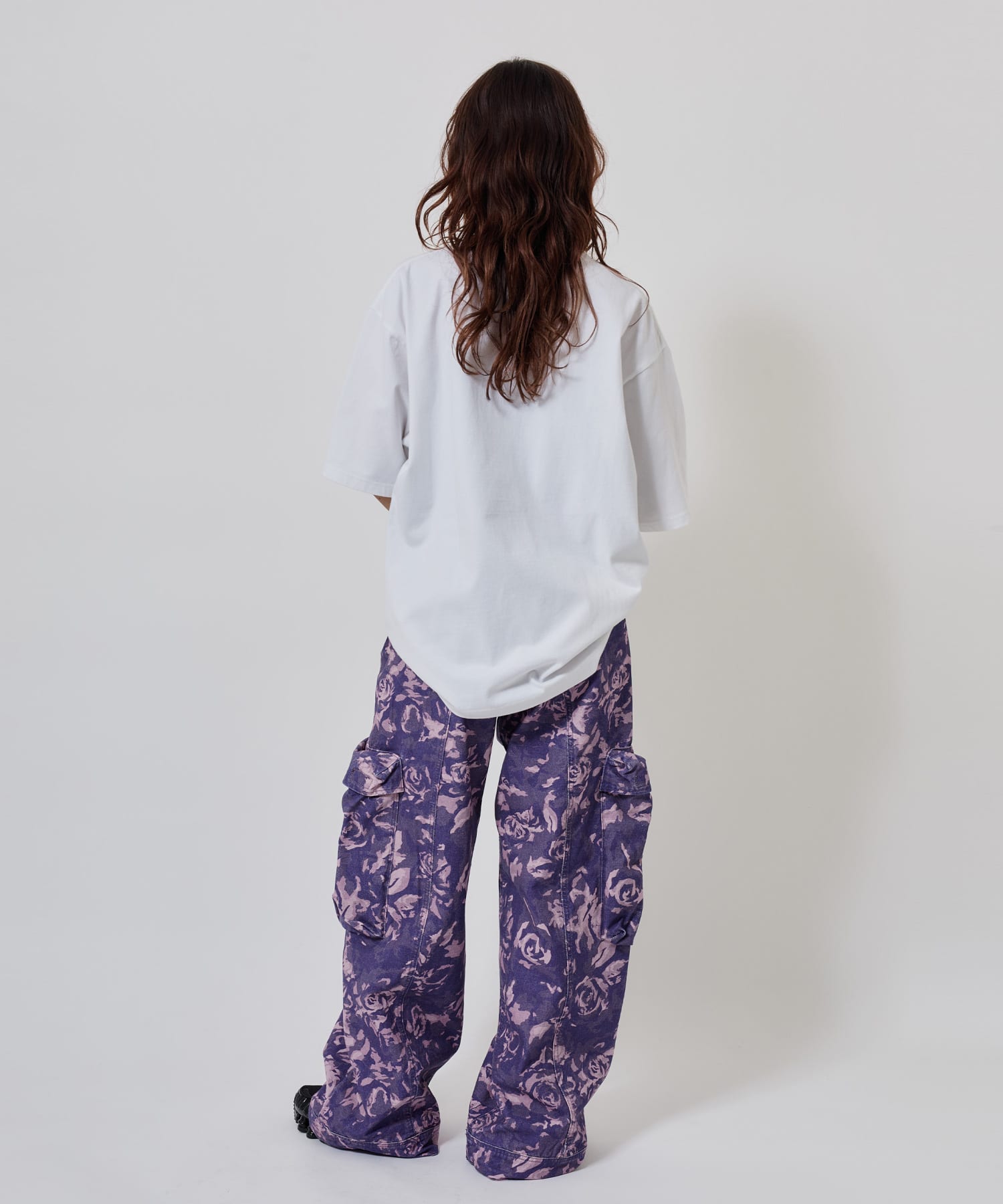 atmos pink Oval Logo T-shirt WHITEの画像