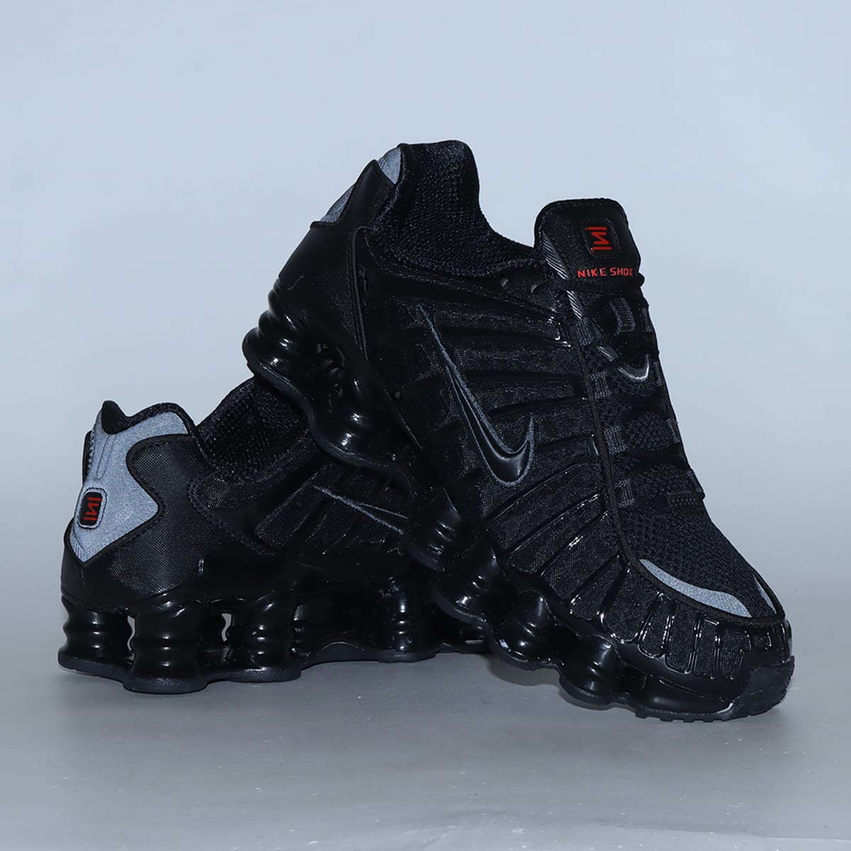 NIKE W SHOX TL BLACK/BLACK-MTLC HEMATITE-MAX ORANGE 24SP-I