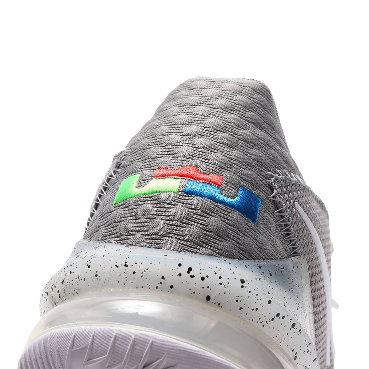 NIKE LEBRON XVII LOW PARTICLE GREY/WHITE-LT SMOKE GREY-BLACK