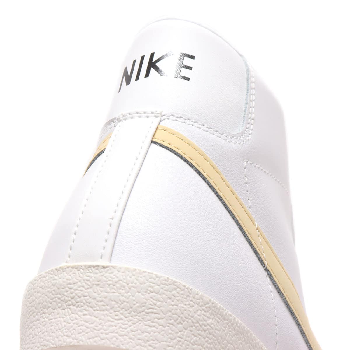 NIKE W BLAZER MID '77 WHITE/CANVAS-WHITE-HYPER CRIMSON 20FA-I