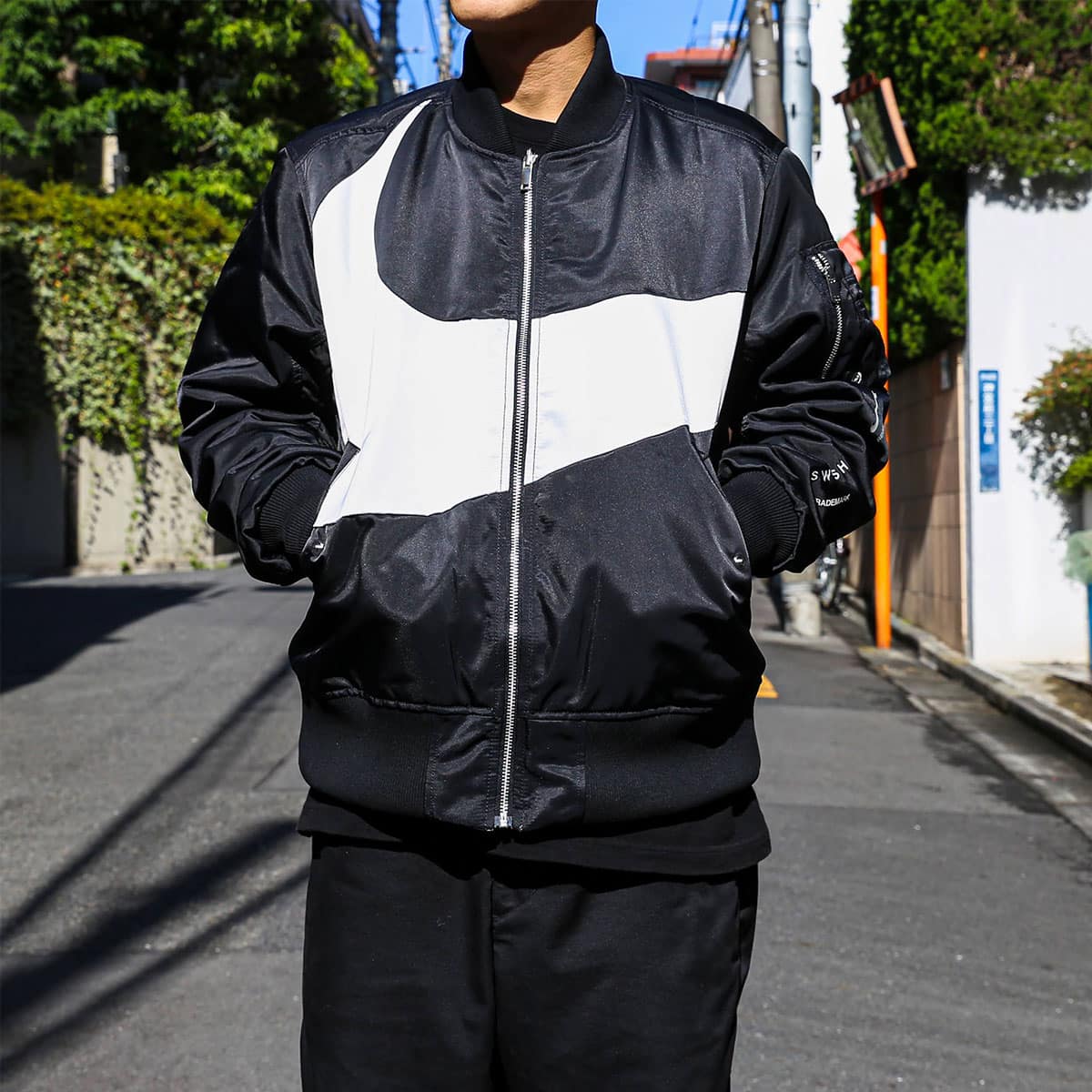 NIKE NSW SYNFL SWOOSH BOMBER ボンバージャケット 黒-