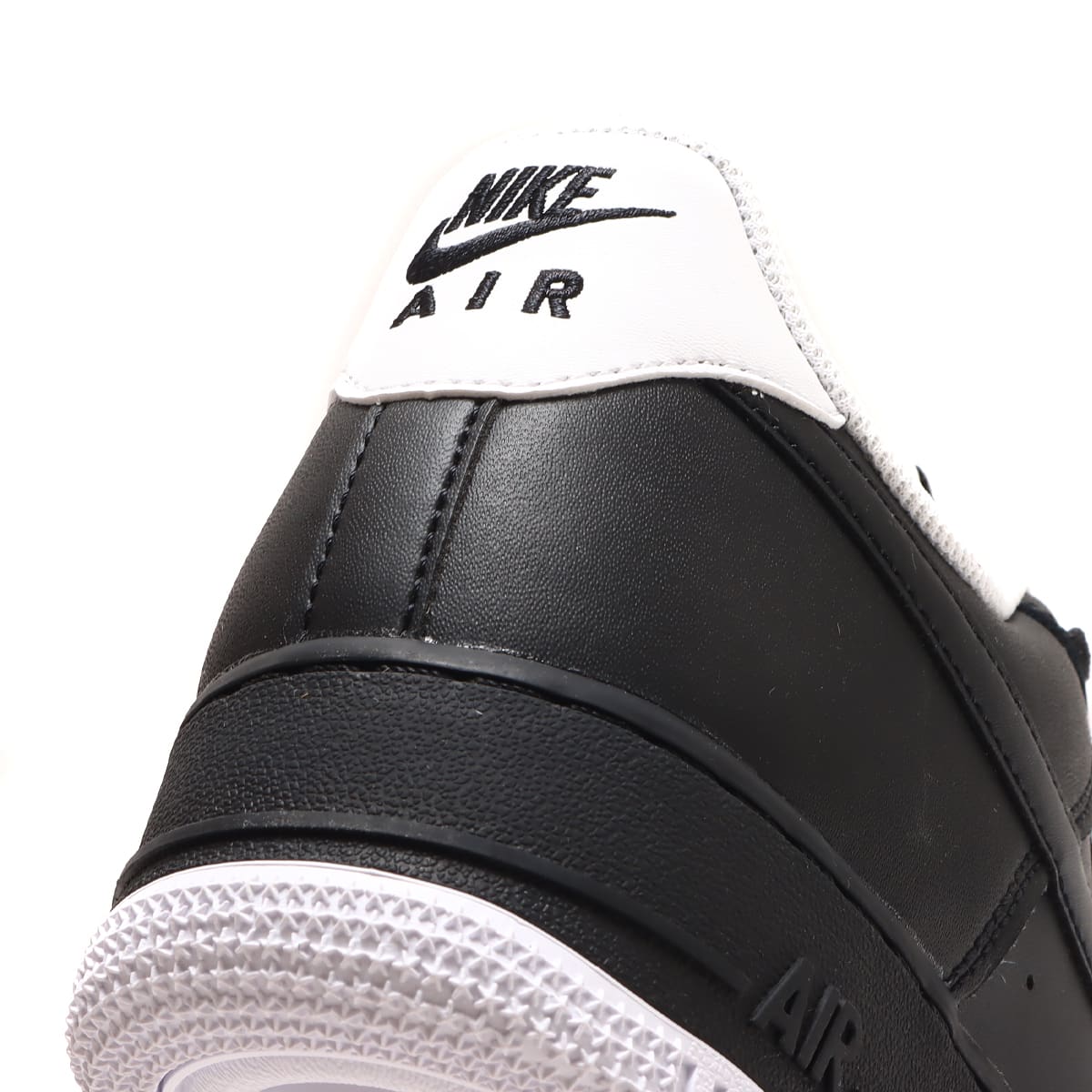 NIKE AIR FORCE 1 '07 BLACK/BLACK-WHITE 22HO-I