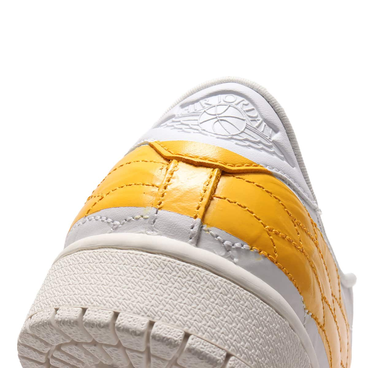 JORDAN BRAND AIR JORDAN 1 CENTRE COURT WHITE/UNIVERSITY GOLD-SAIL