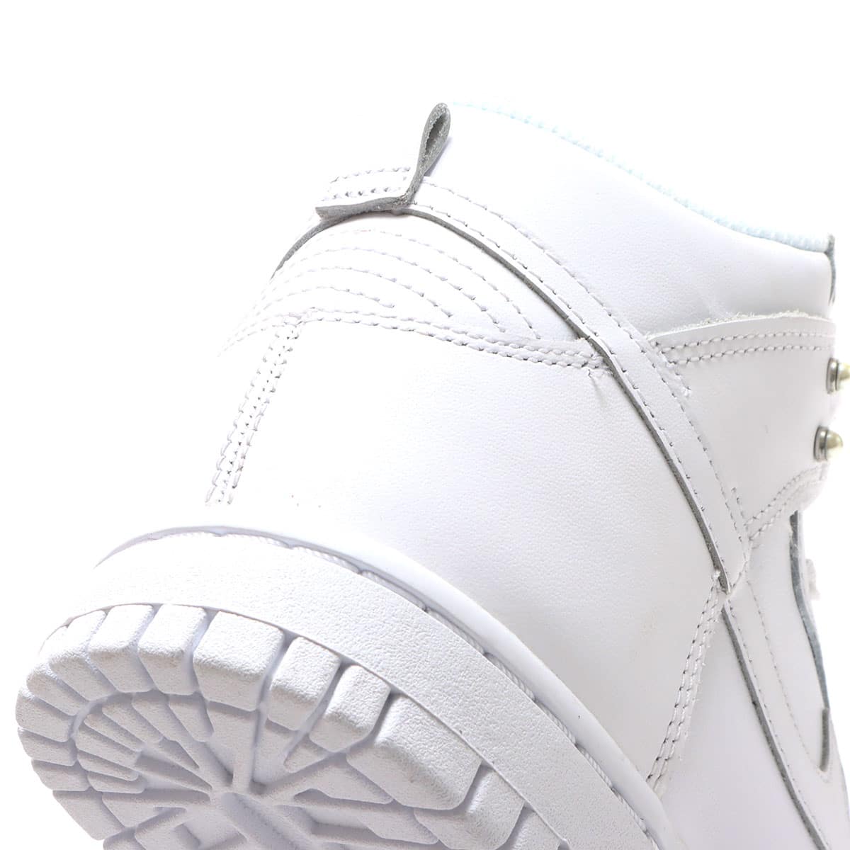 NIKE W DUNK HIGH SE WHITE/WHITE-METALLIC SILVER-SAIL 22SU-I