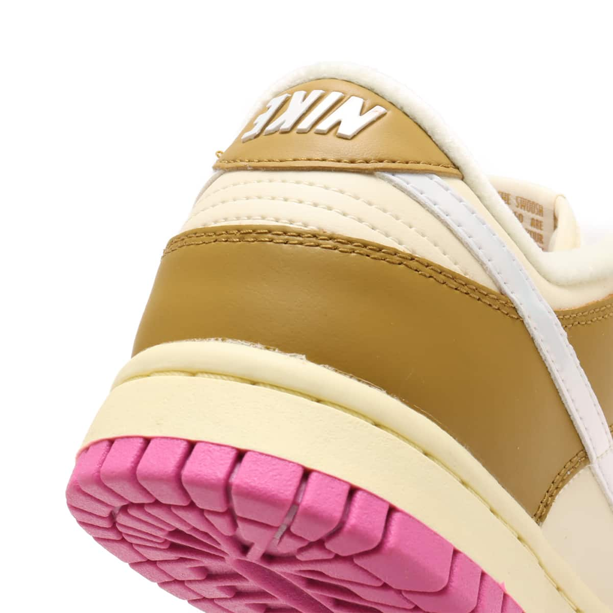 NIKE W DUNK LOW SE BRONZINE/COCONUT MILK-PLAYFUL PINK 24SP-I