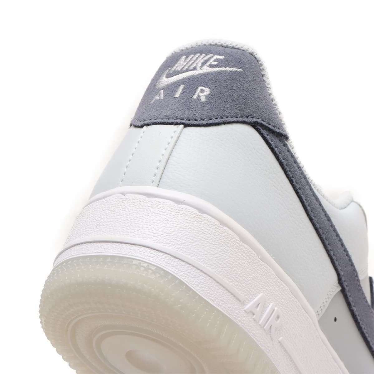 NIKE AIR FORCE 1 '07 LV8 PURE PLATINUM/LIGHT CARBON-WOLF GREY