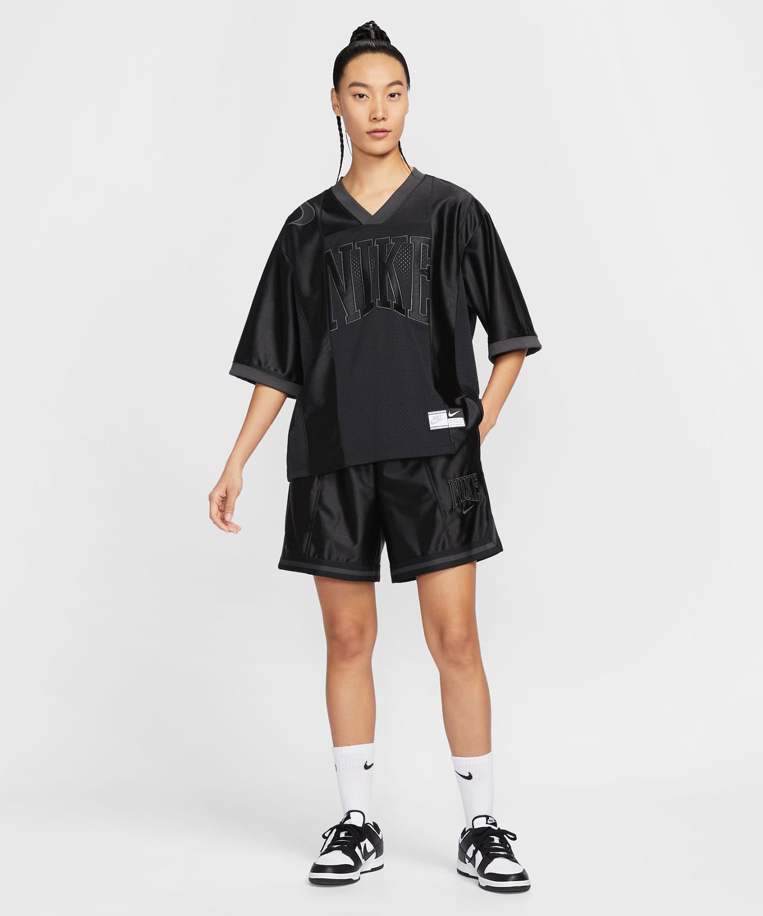 NIKE AS W NSW STREET 6" SATIN GX S BLACK/ANTHRACITE/ANTHRACITEの画像