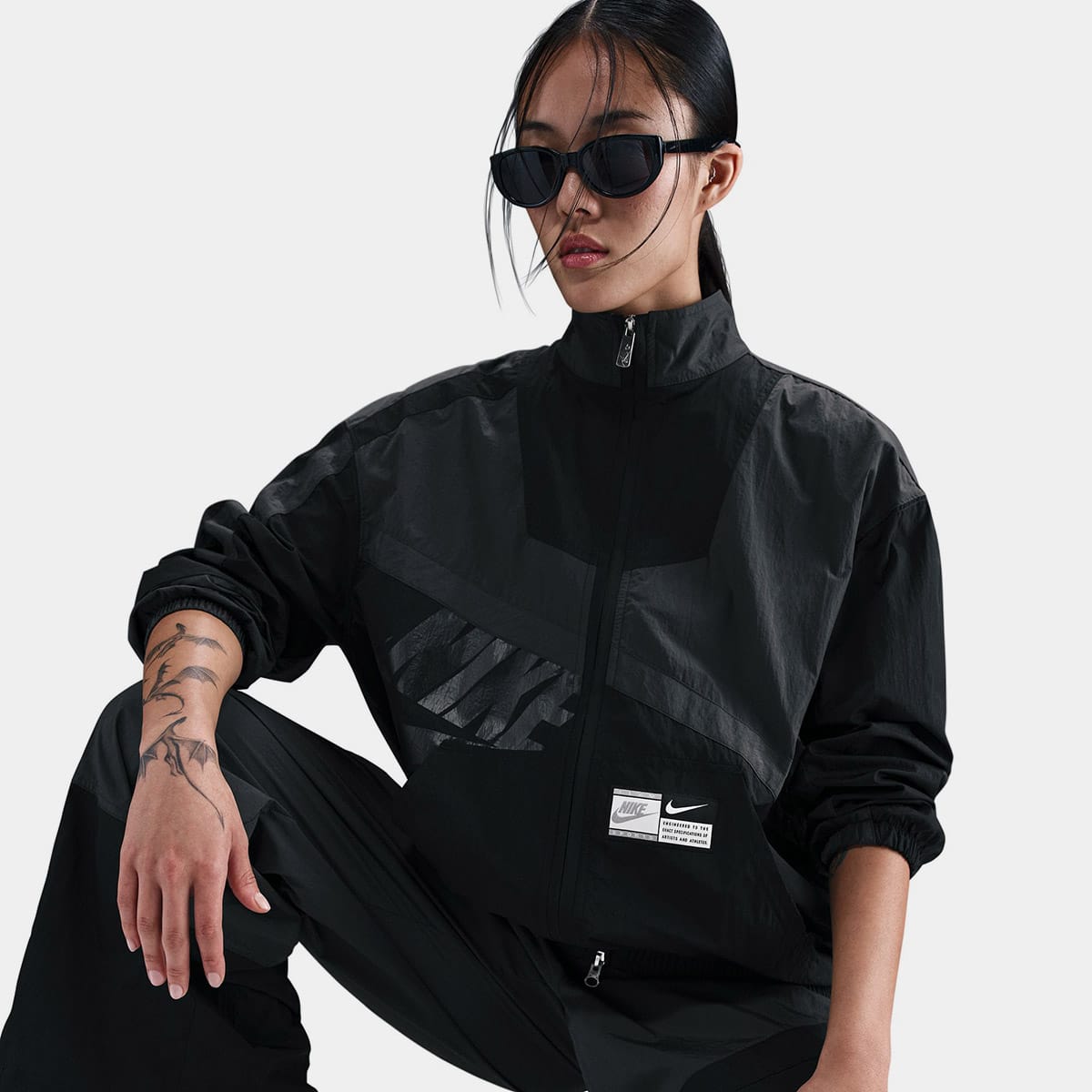 NIKE AS W NSW STREET WVN JKT ANTHRACITE/BLACK/BLACK/BLACKの画像