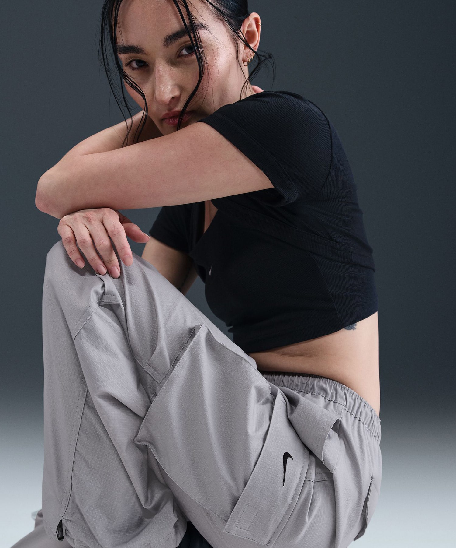 NIKE AS W NSW STREET CARGO PANT LT SMOKE GREY/BLACKの画像