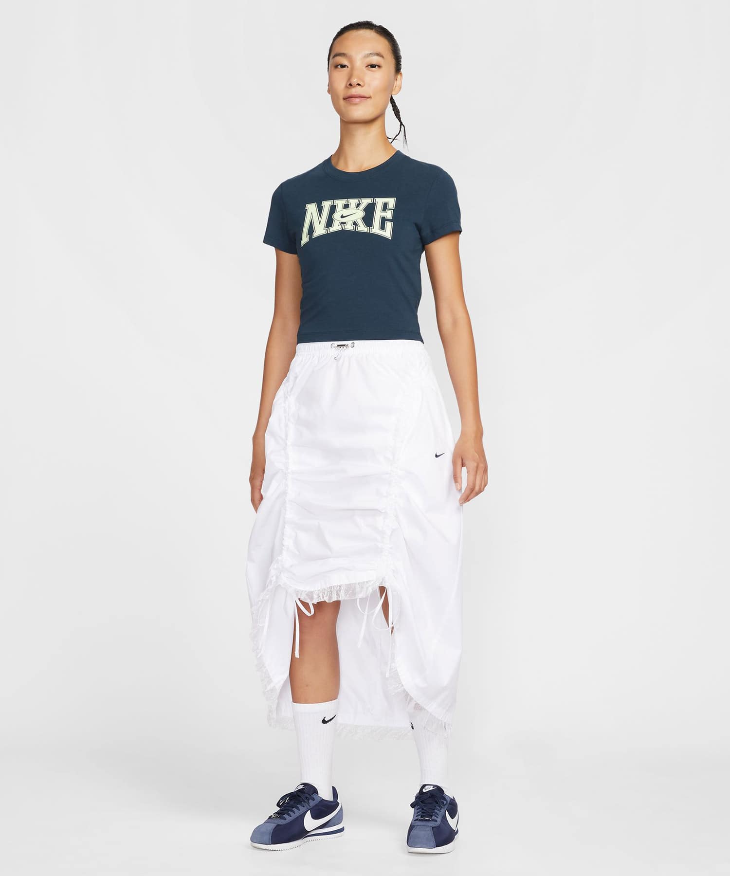 NIKE AS W NSW RCHED WVN SKIRT GCEL WHITEの画像