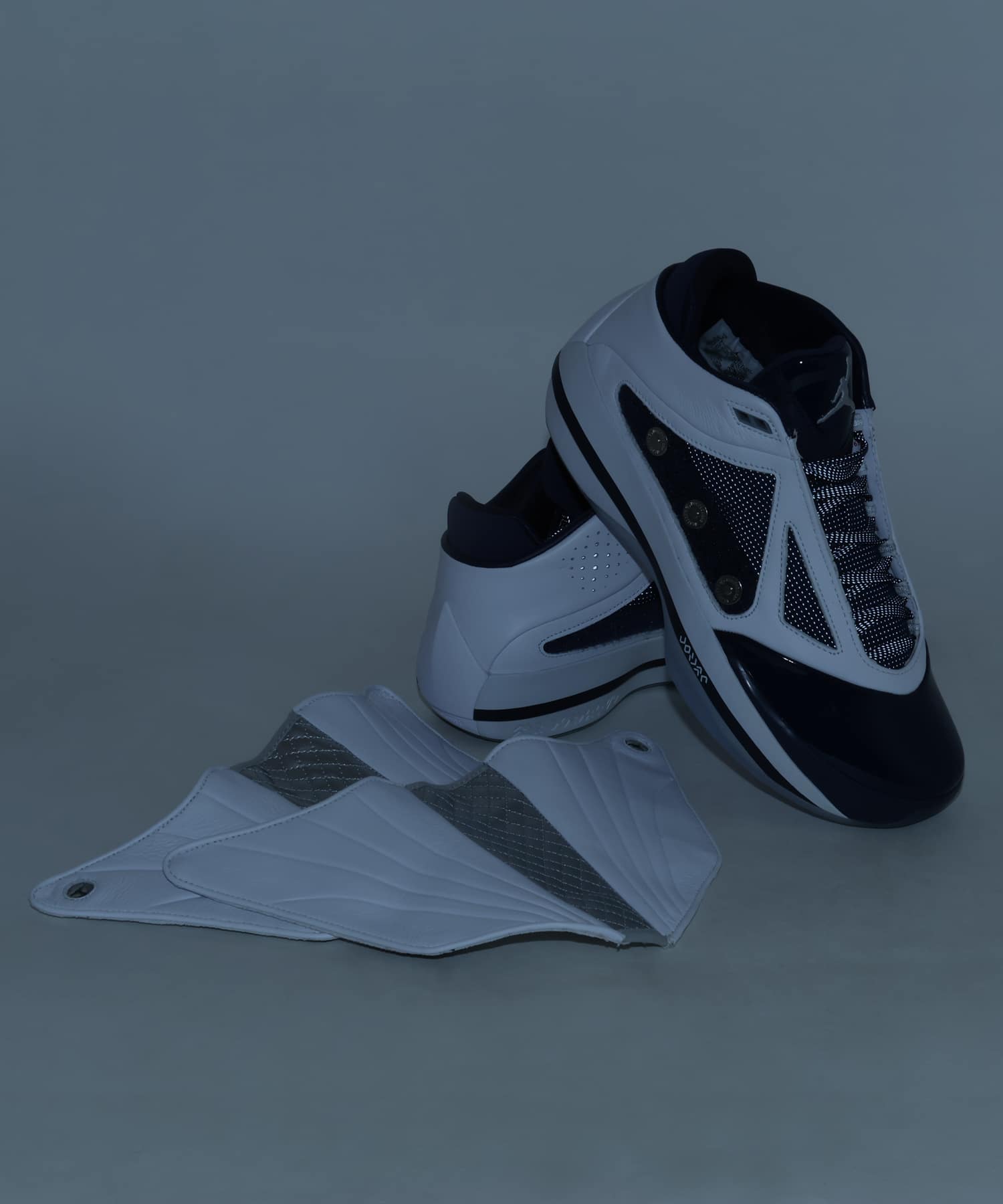 JORDAN BRAND AIR JORDAN 4016 WHITE/METALLIC SILVER-MIDNIGHT NAVYの画像