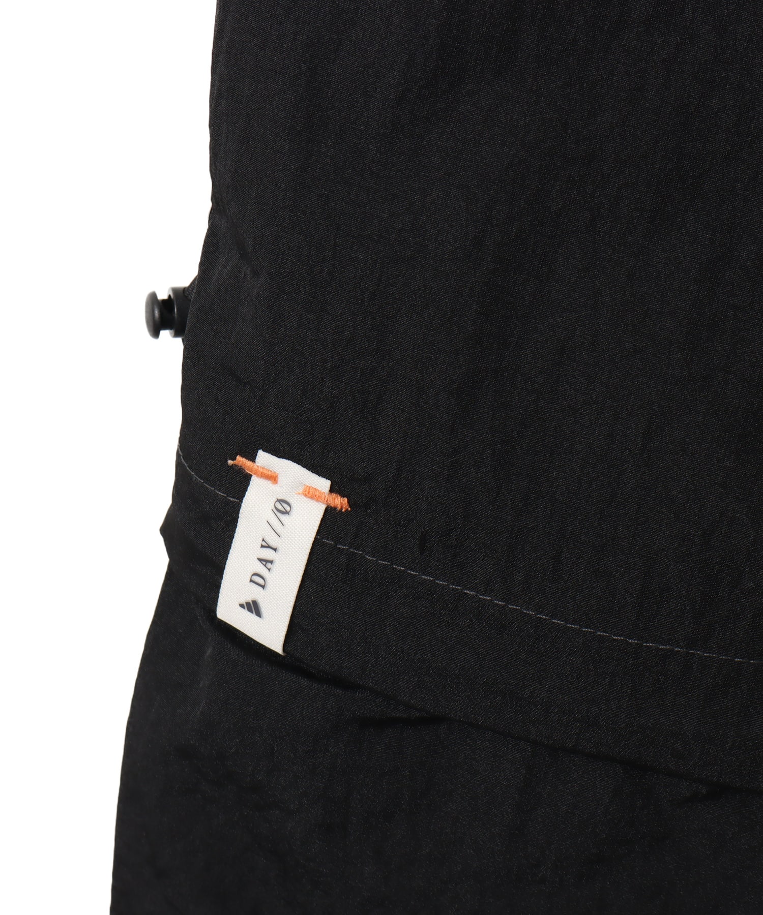 adidas DAY//Ø WOVEN PANTS M ブラックの画像