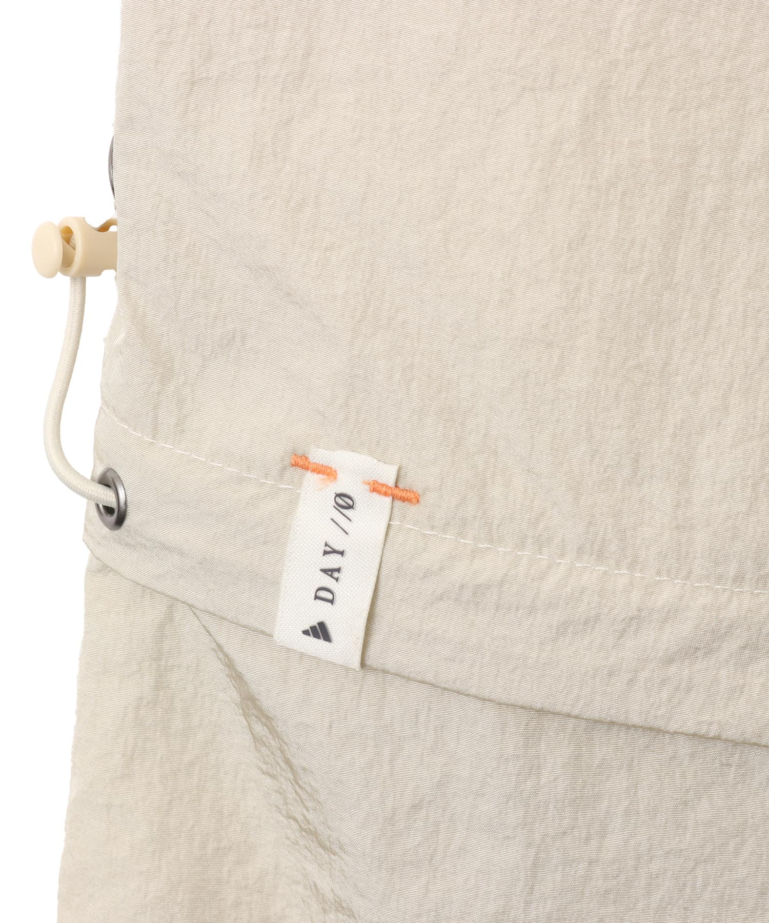 adidas DAY//Ø WOVEN PANTS W パテグレーの画像