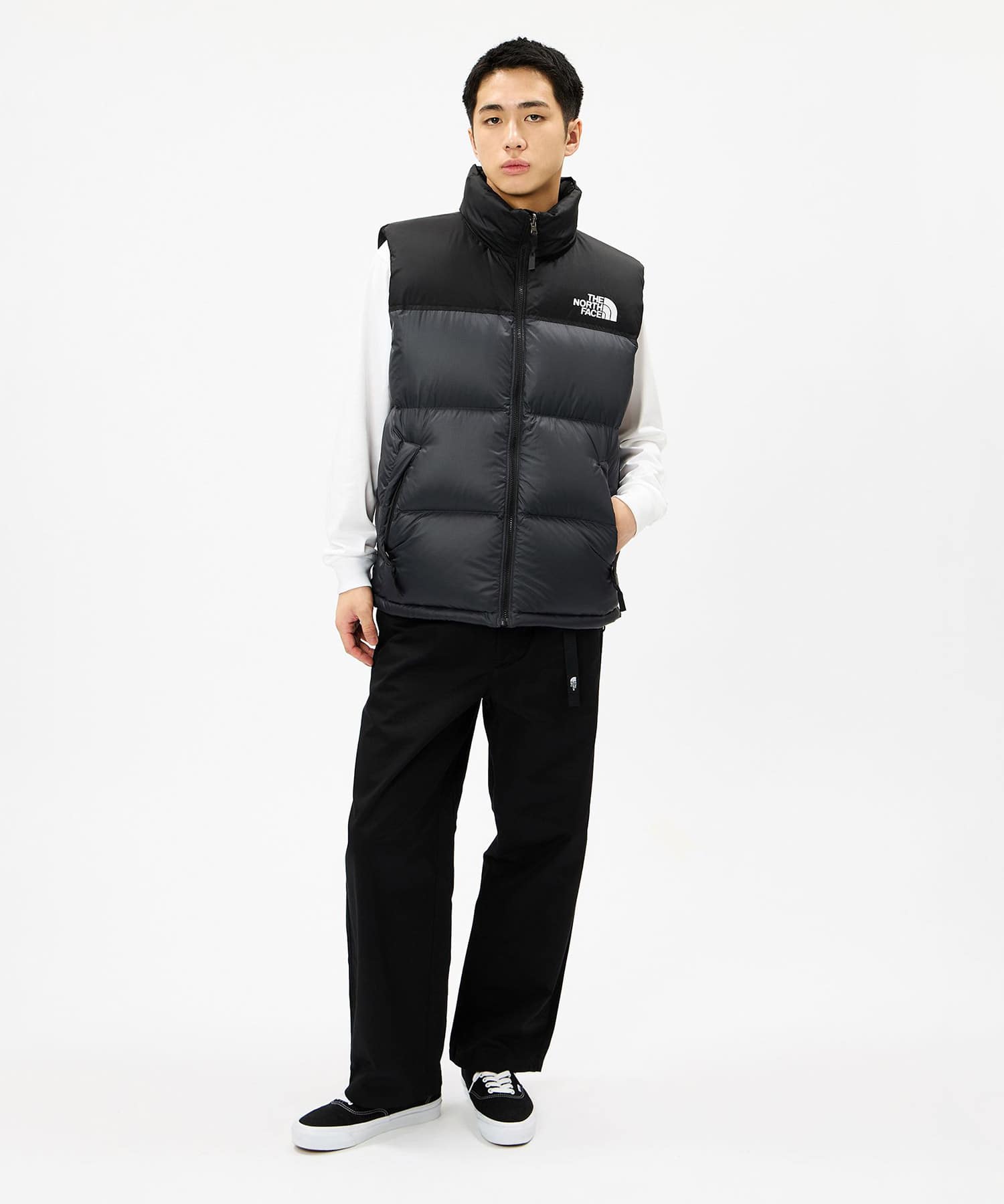 THE NORTH FACE NUPTSE VEST ブラックの画像