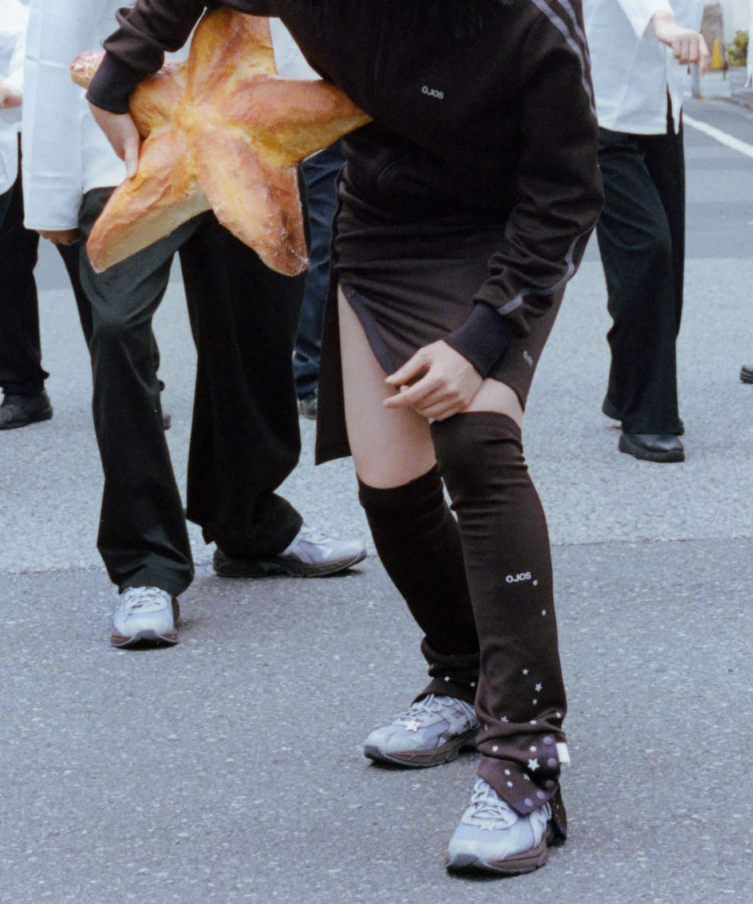 OJOS x ATMOS PINK Slit Skirt + Leg Warmer Set BROWNの画像