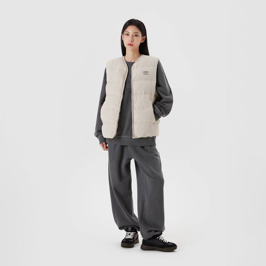 UMBRO Lightweight Down Vest オイスターベージュの画像
