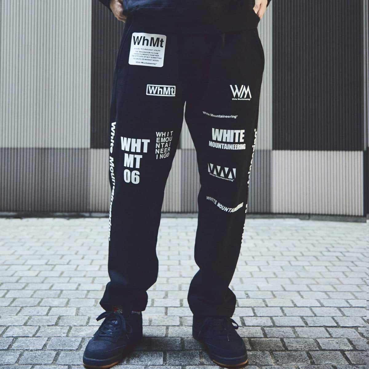 WHITE MOUNTAINEERING WM LOGO RANDAM PRINTED SWEAT PANTS BLACK 21FA-I