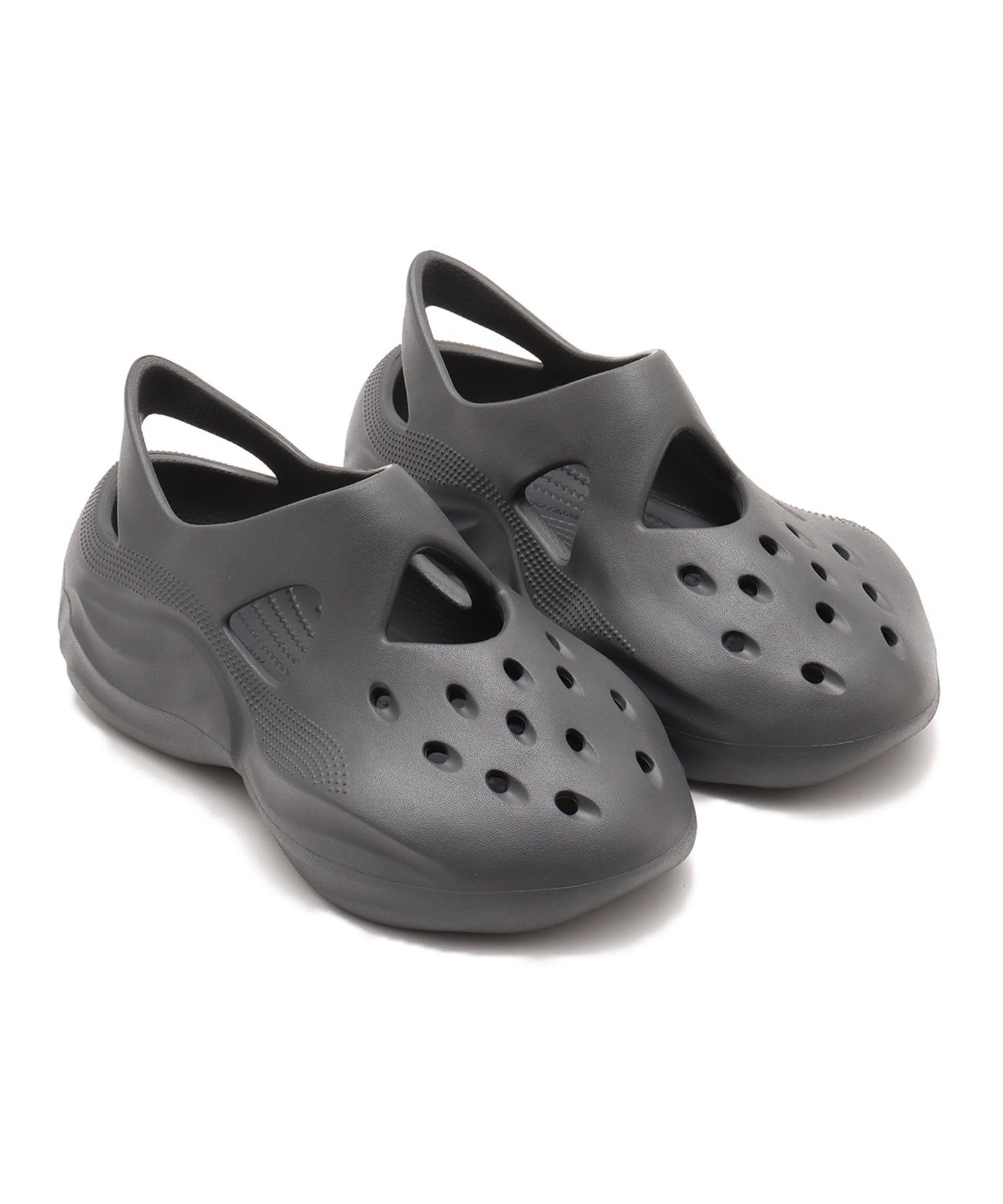 crocs Dingyun Zhang x Crocs Diffuser Black Sandのメイン画像