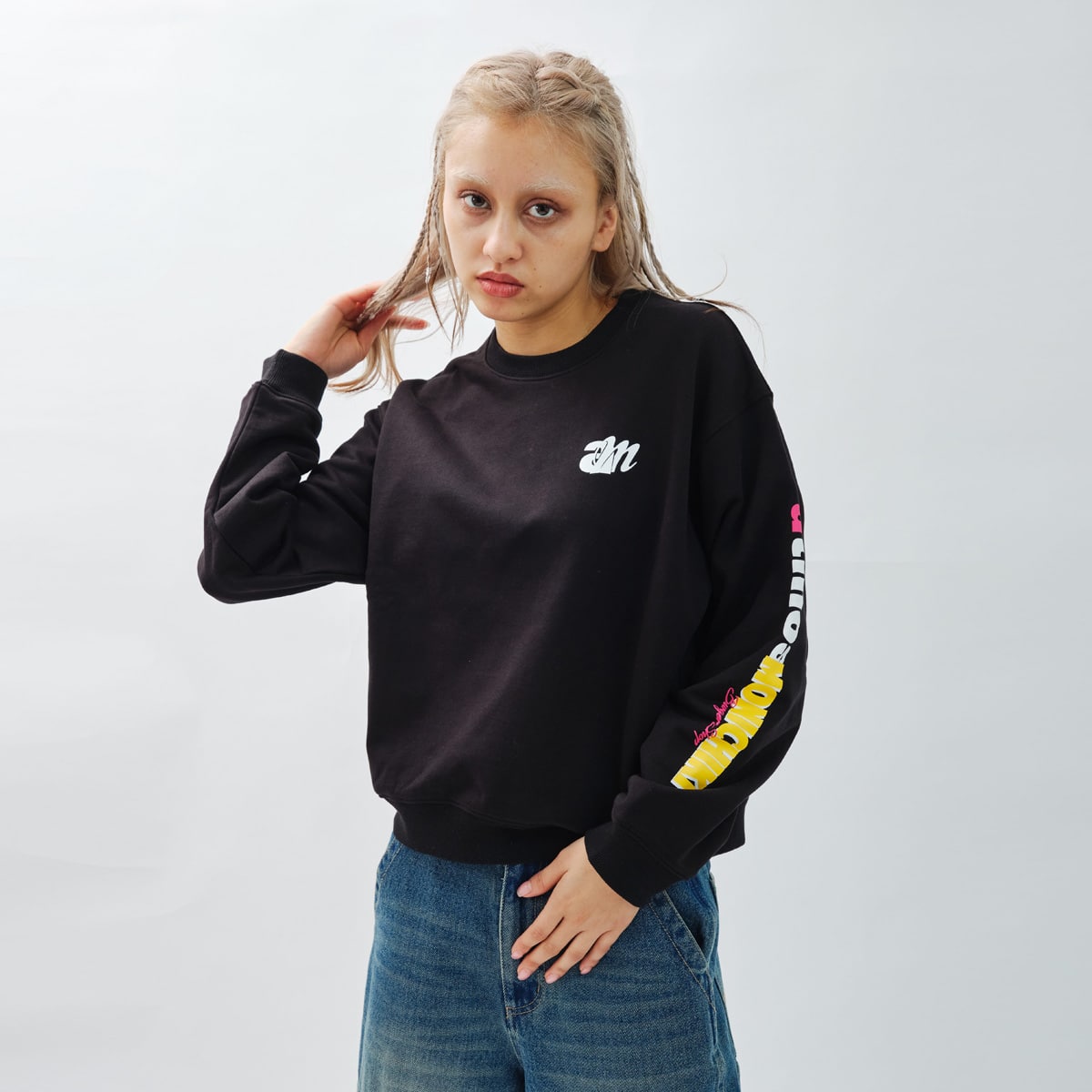 atmos pink x MONICHIKI HOUSE ATMONI CHICKEN SW TOPS BLACKのメイン画像