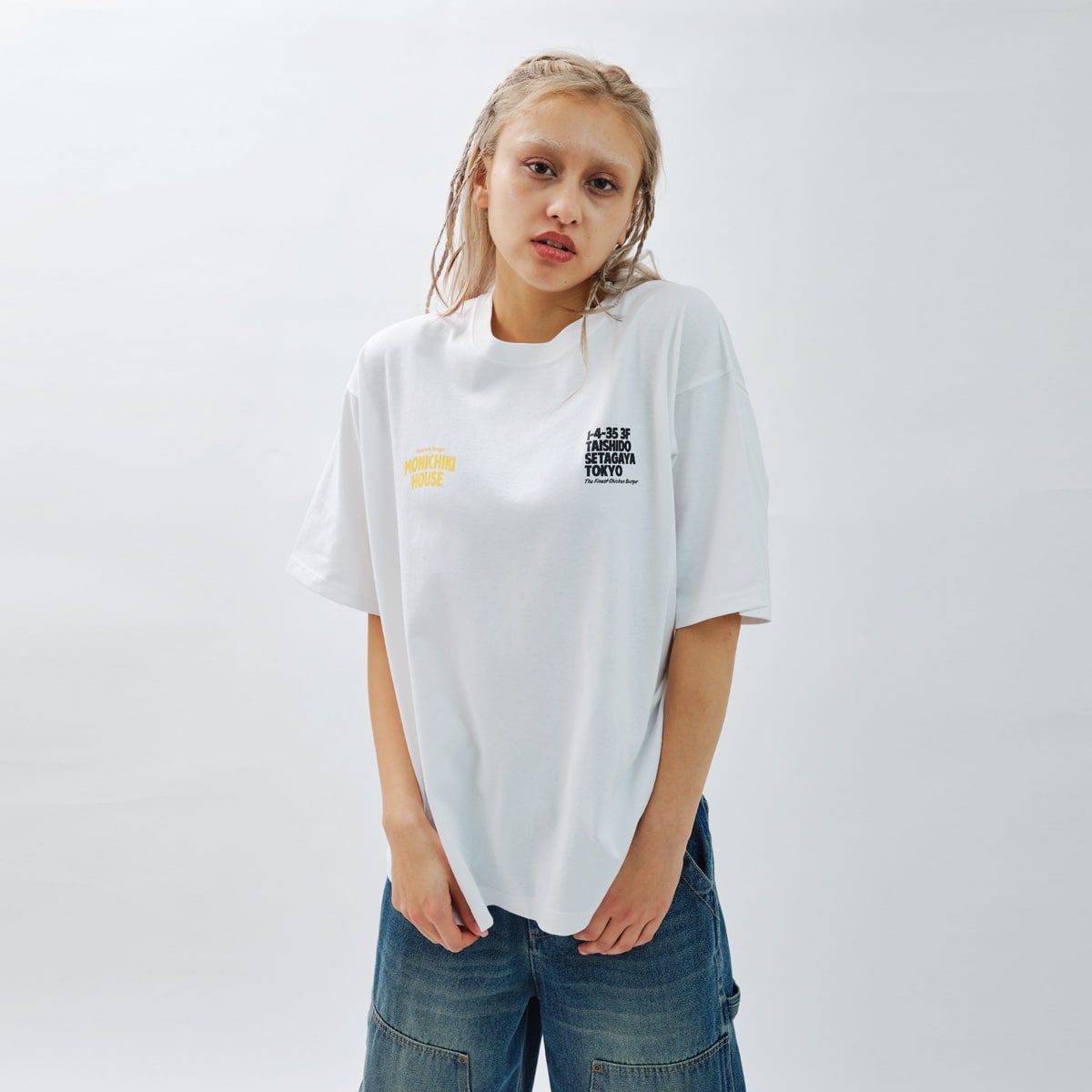 atmos pink x MONICHIKI HOUSE Address T-Shirt WHITEのメイン画像