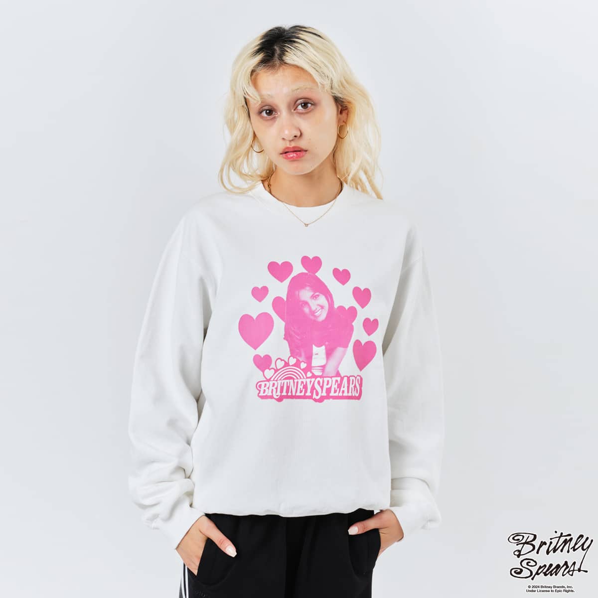 atmos pink x Britney Spears Heart Logo Sweat Shirt WHITE atmos pink x Britney Spears Heart Logo Sweat Shirt WHITE