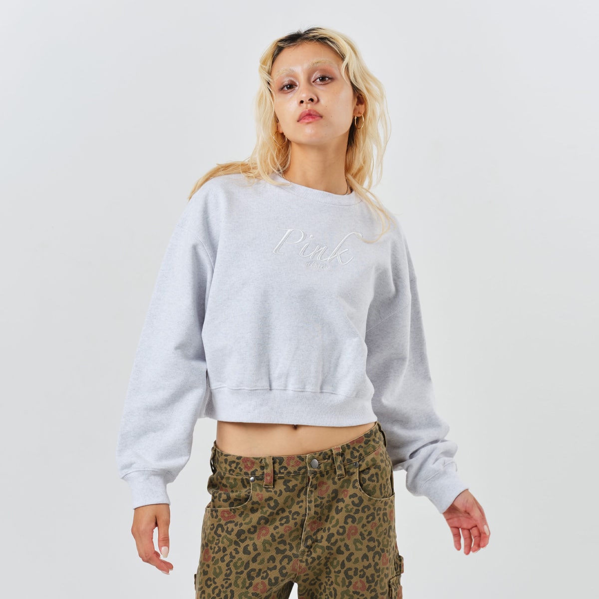 atmos pink Cropped Sweat Shirt GRAY のメイン画像