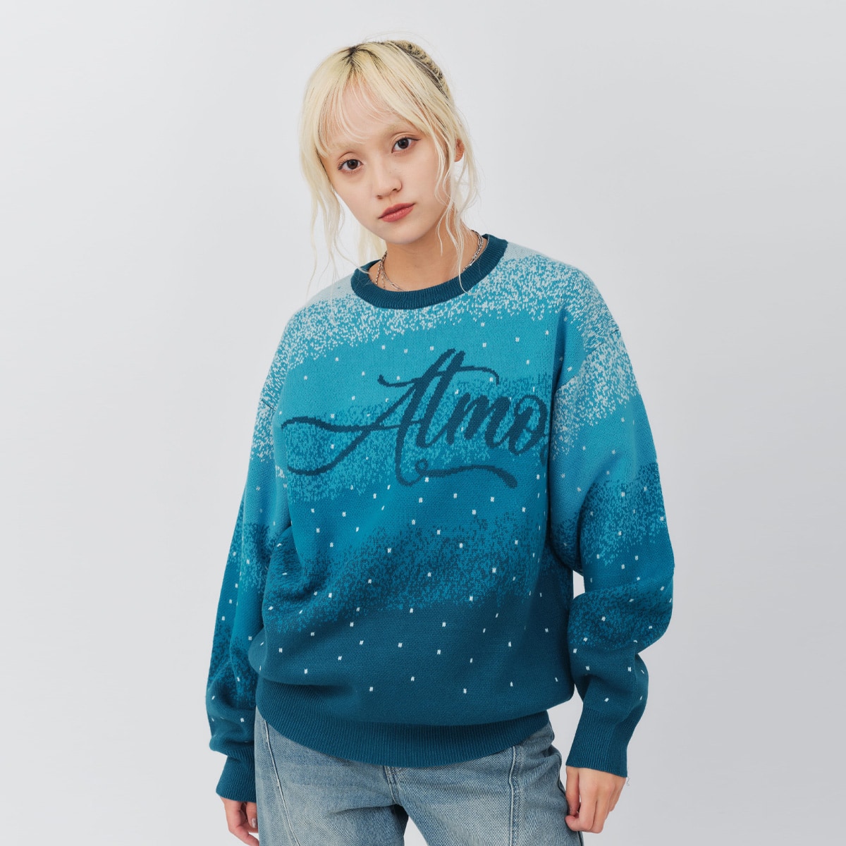 atmos pink Gradation Jacquard Sweater BLUEのメイン画像