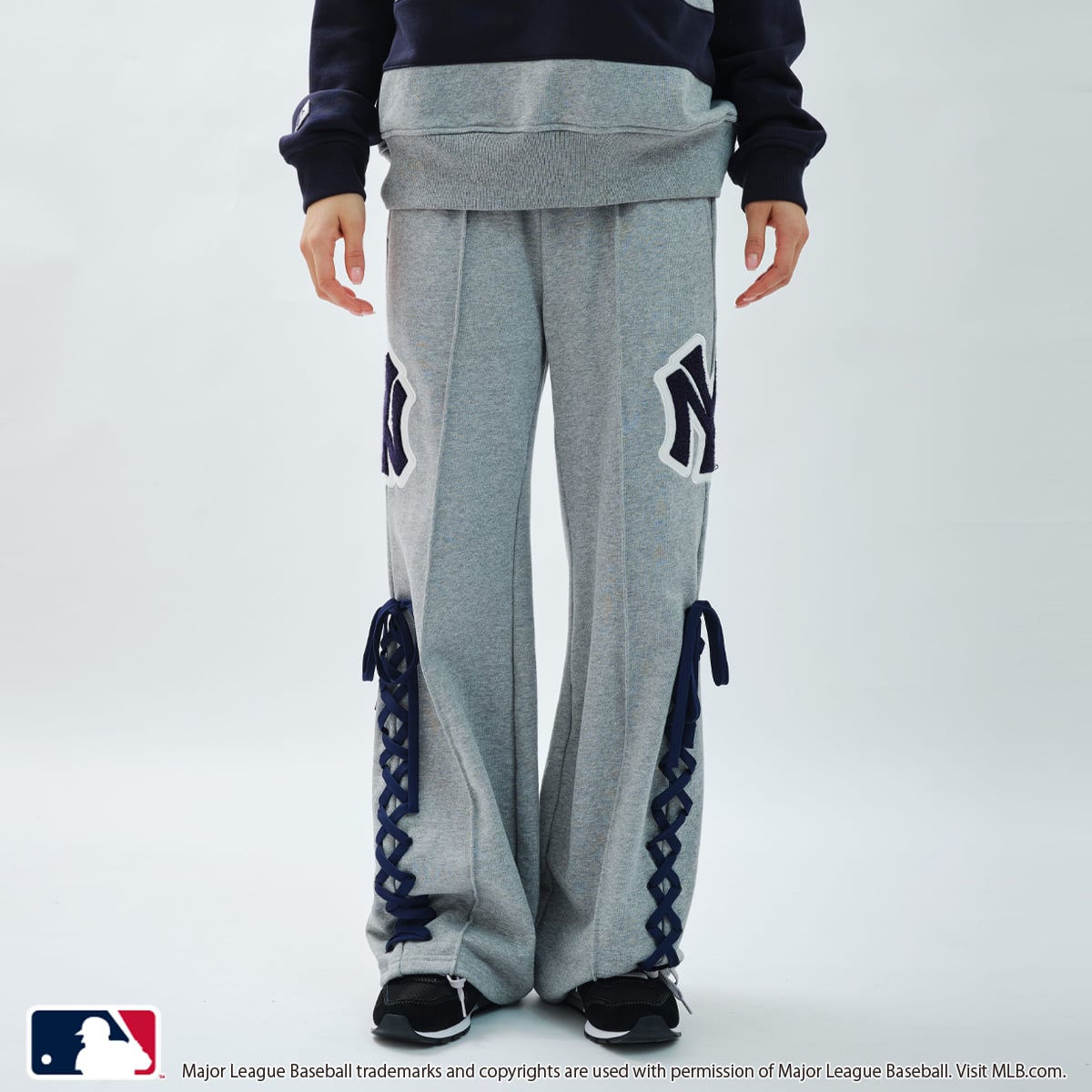 atmos pink MLB Sweat Pants GRAYのメイン画像