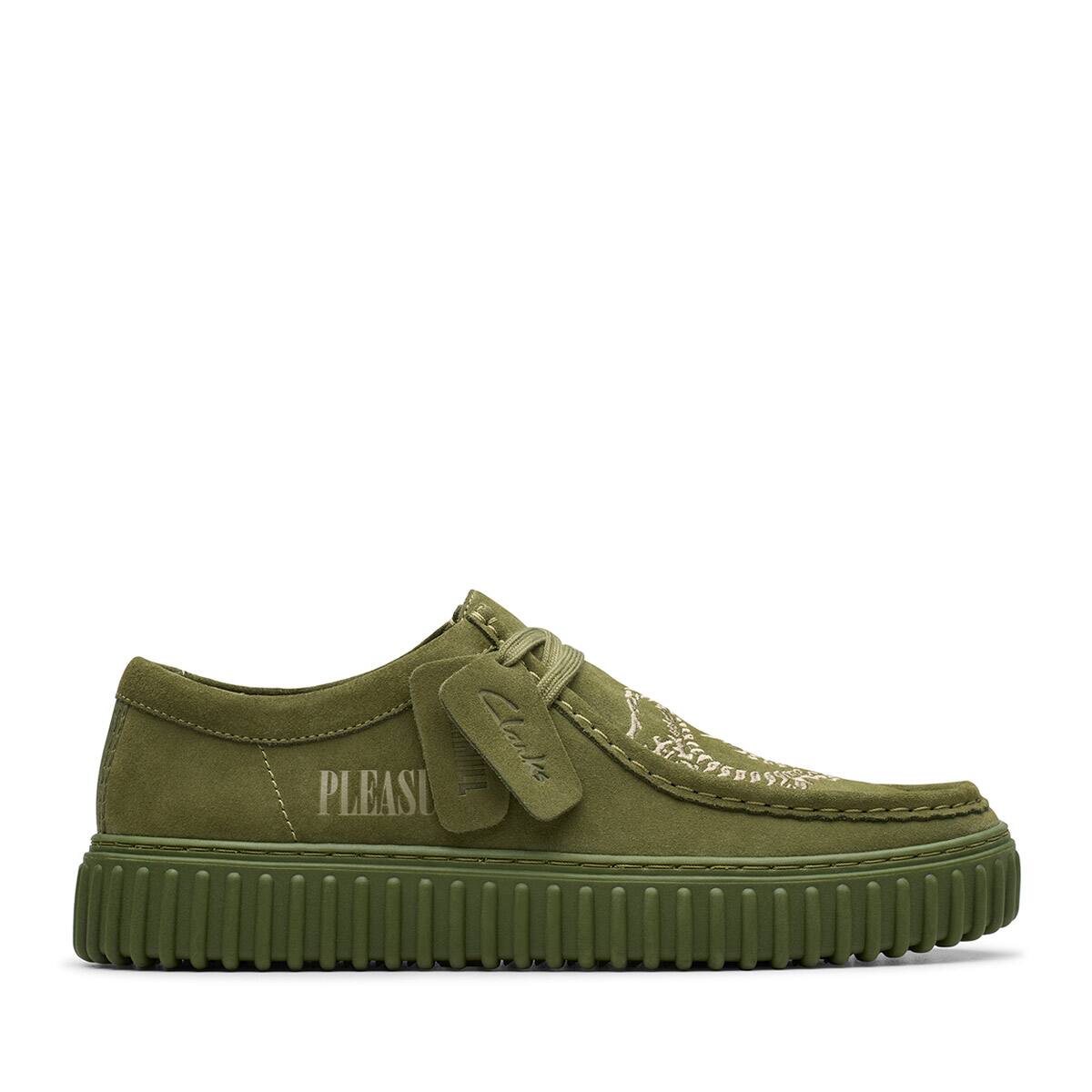 Clarks x PLEASURES TORHILL DRGN LO Olive Suede のメイン画像