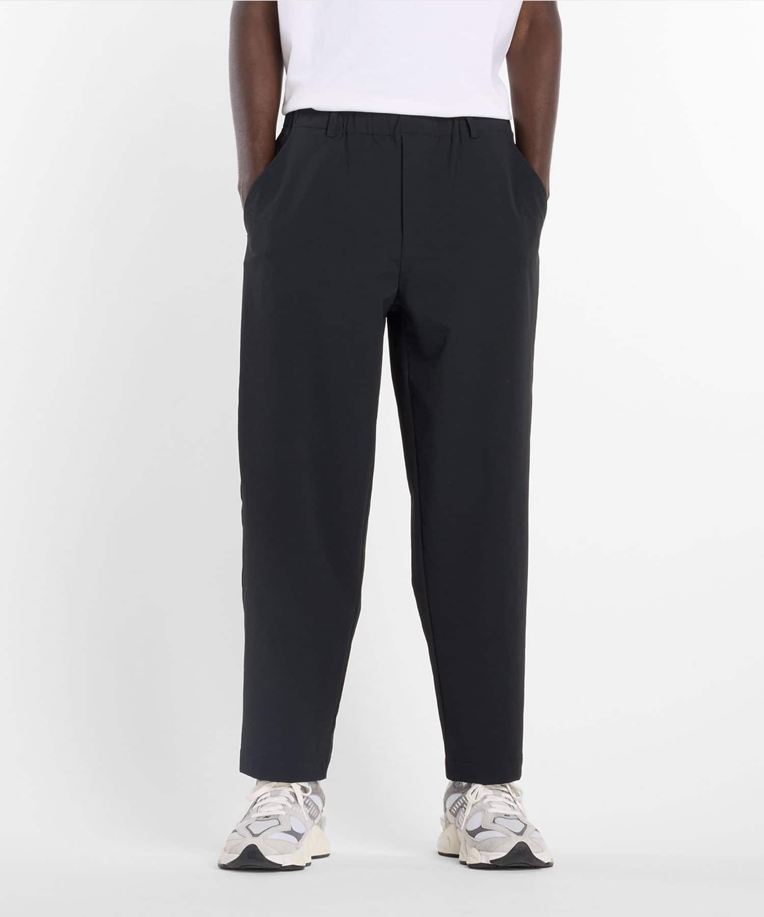 New Balance NB GREY TAPERED PANTS ブラックのメイン画像