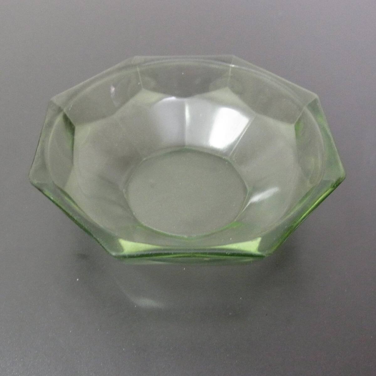 型ガラス 器 緑 Green